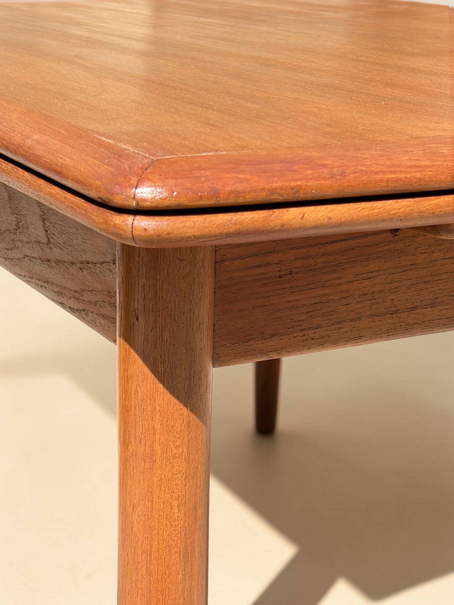 Dining table in teak Samcom