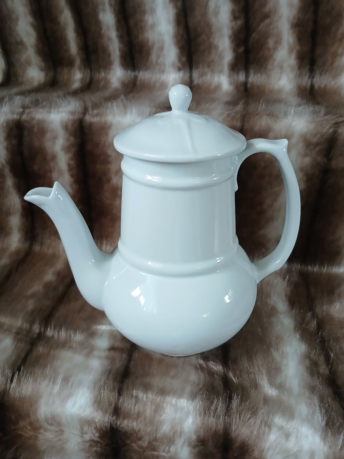 White ceramic coffee pot