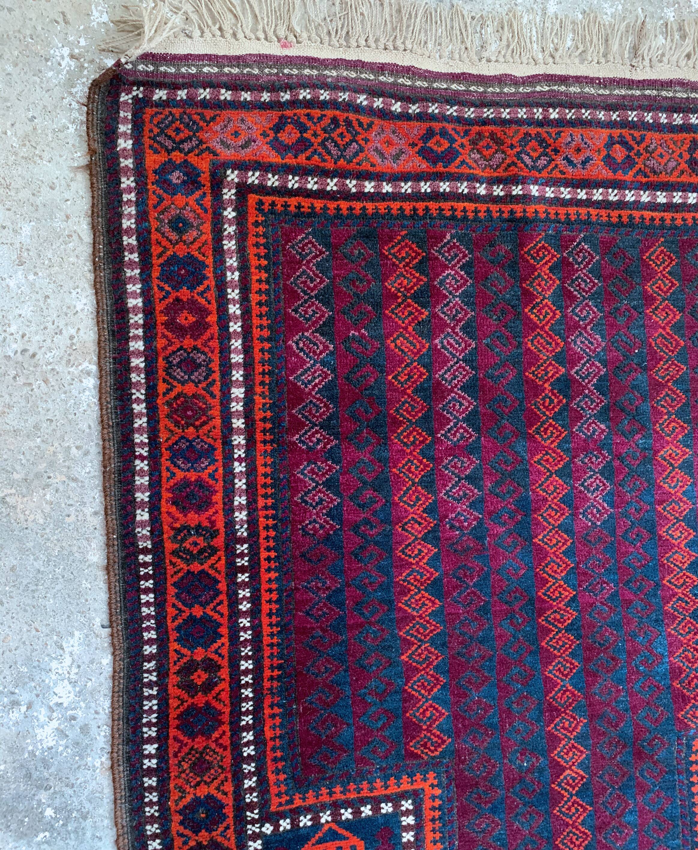 Oriental hand-knotted wool rug 132/133 cm