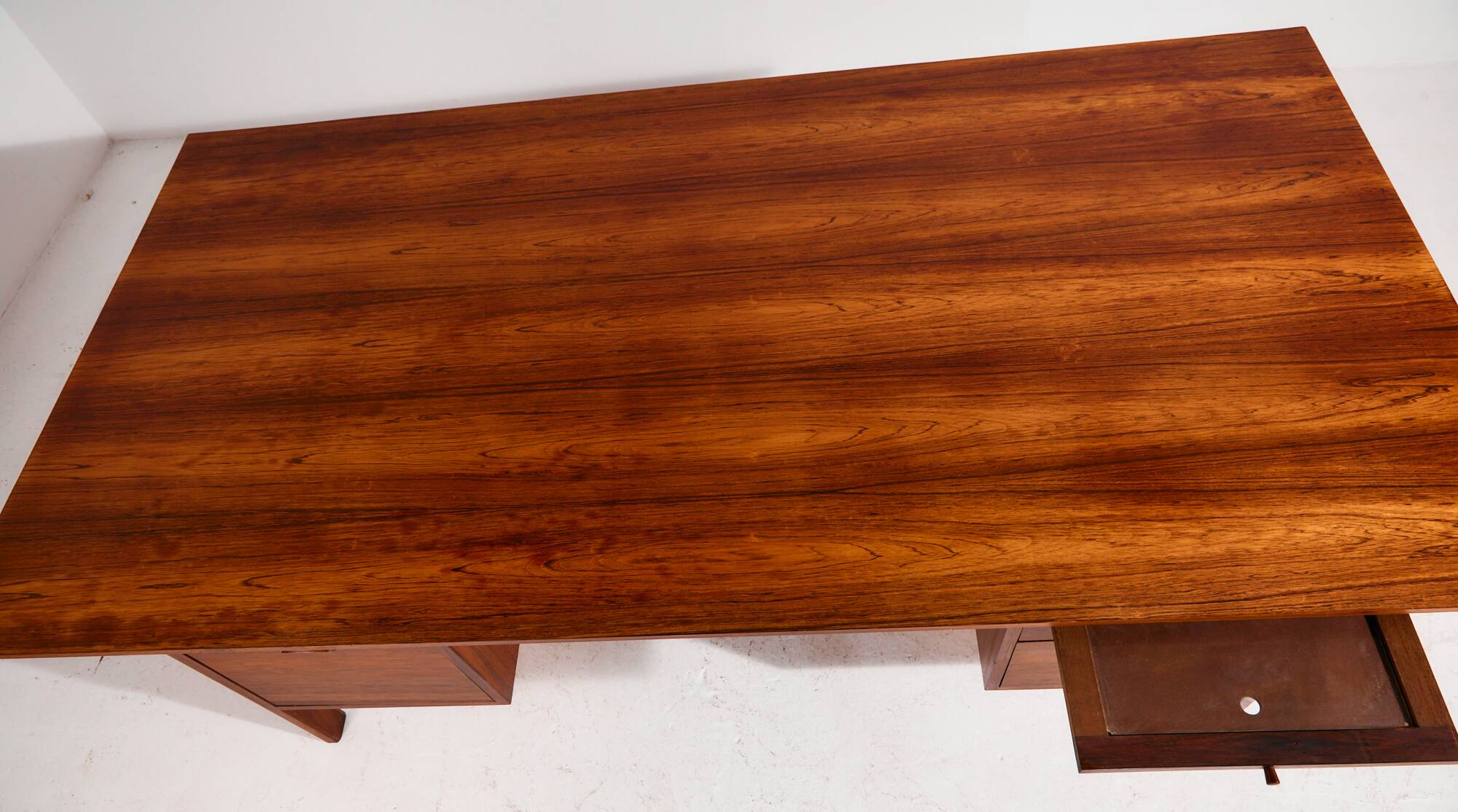 Model 207 rosewood desk by Arne Vodder