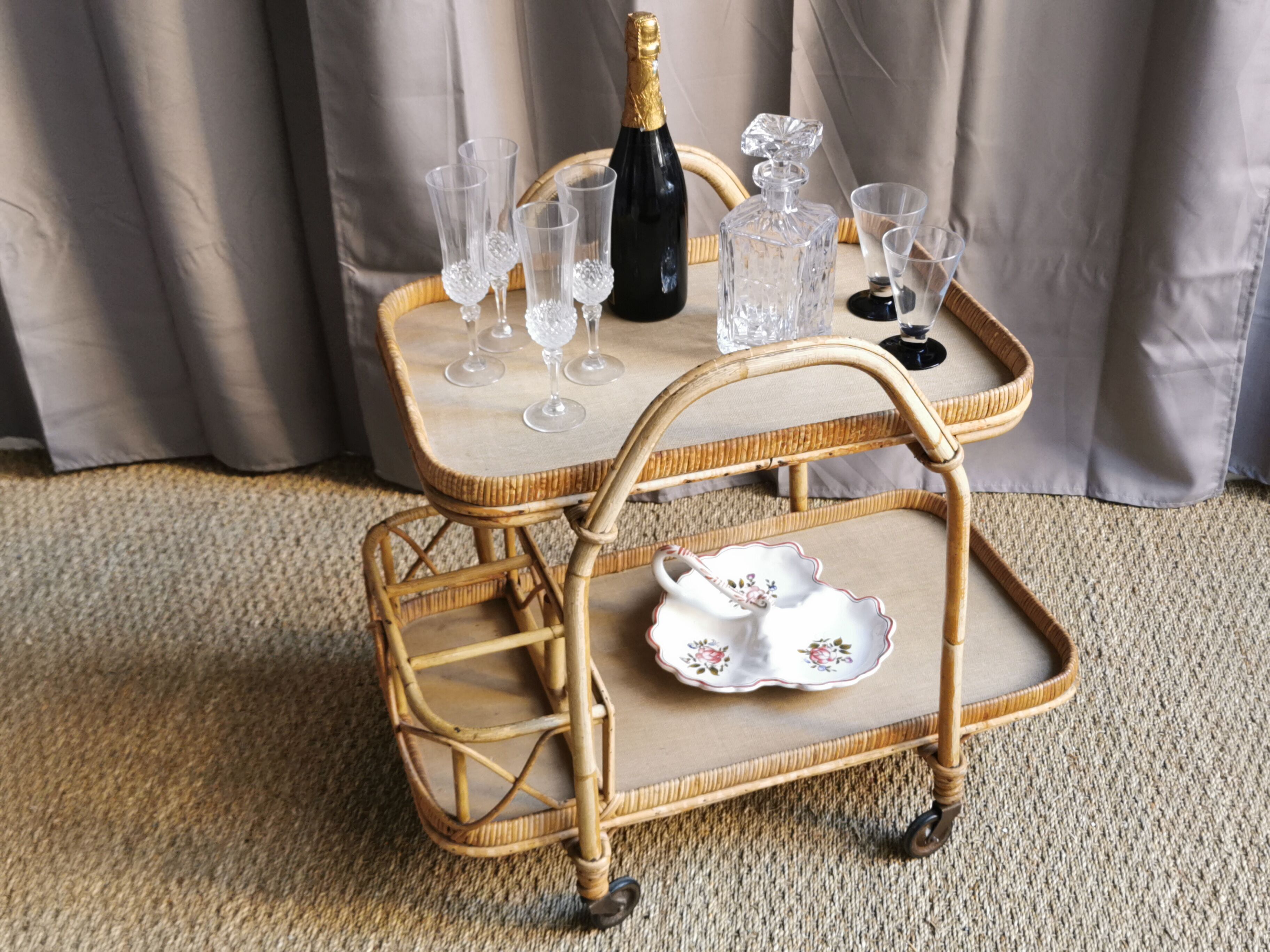 Vintage dessert in rattan