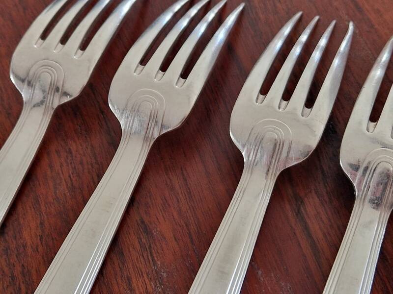 Lot De 8 Fourchettes De Table Christofle – Modèle Rubans – Métal Argenté – Occasion