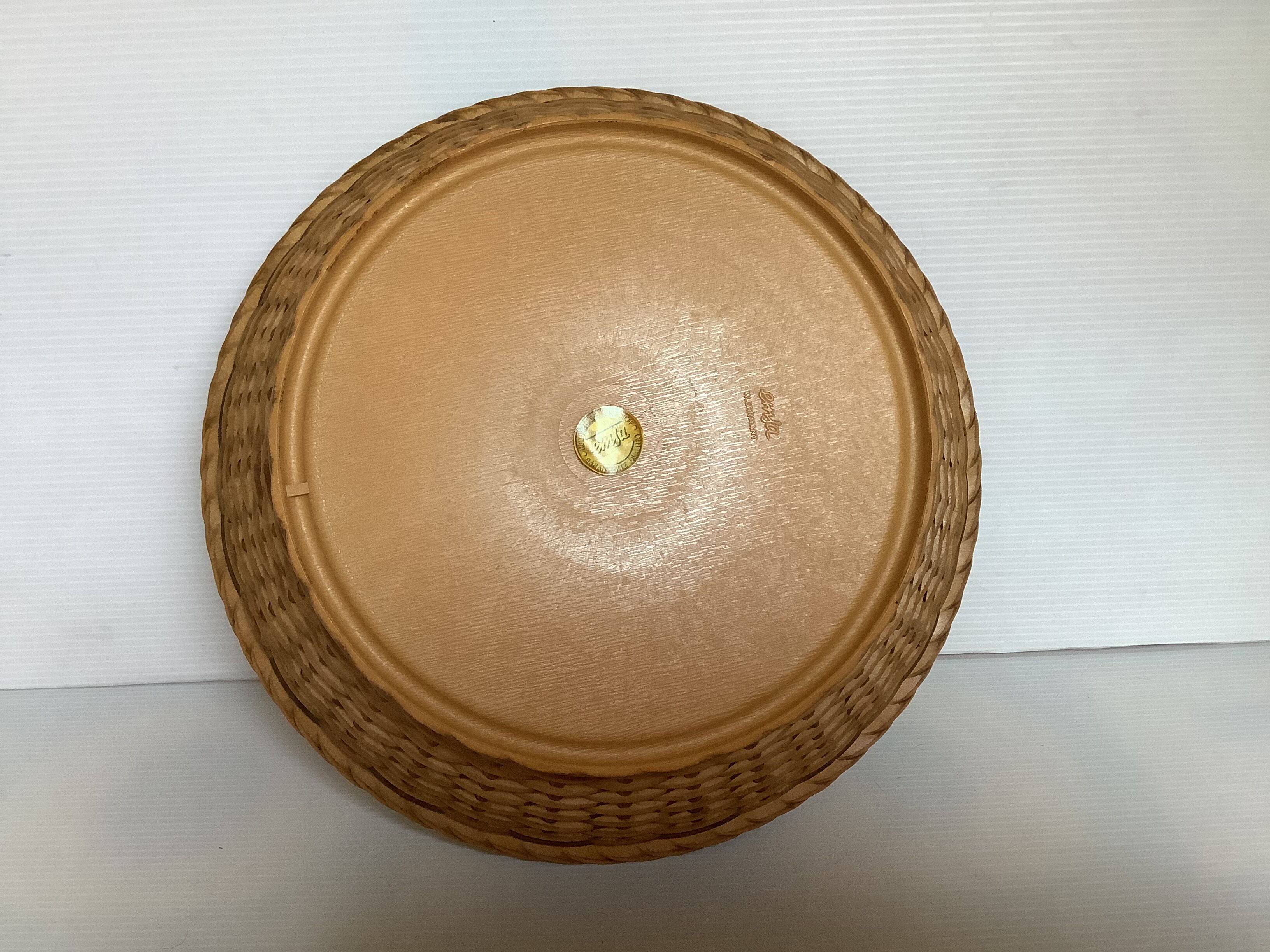 Beige and brown Emsa servant