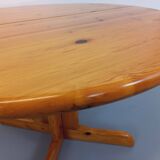 Vintage round pine table from the 60s and 70s with extensions