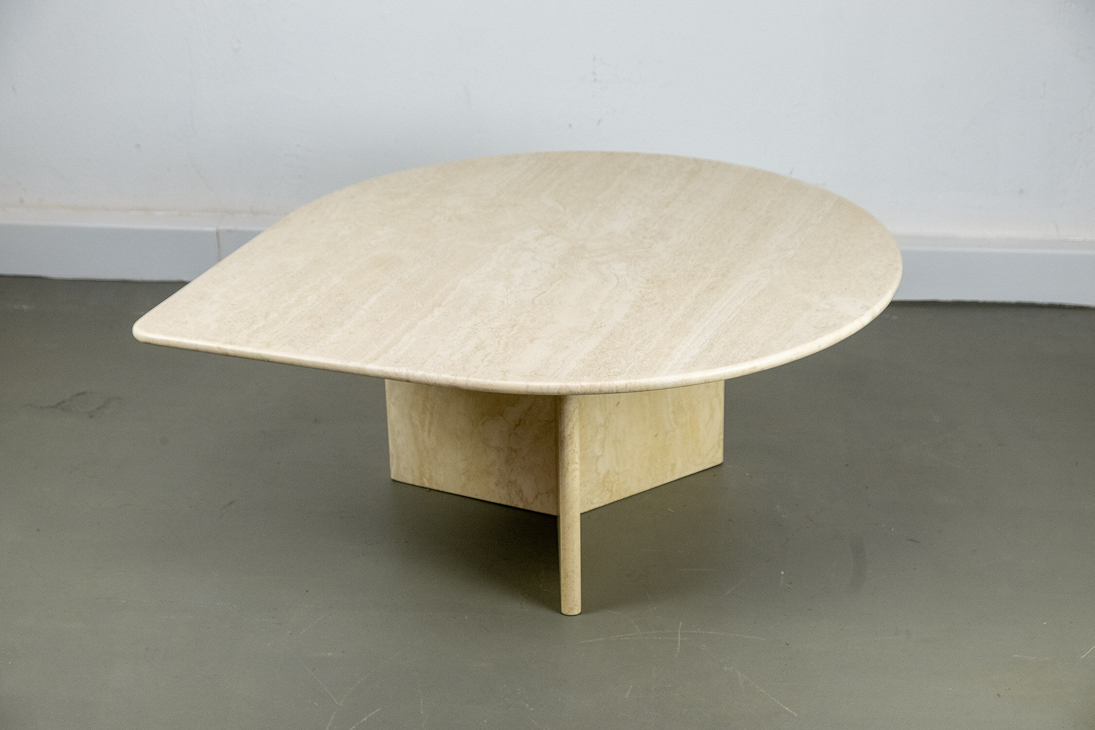 Table basse en forme de goutte en travertin, années 1990