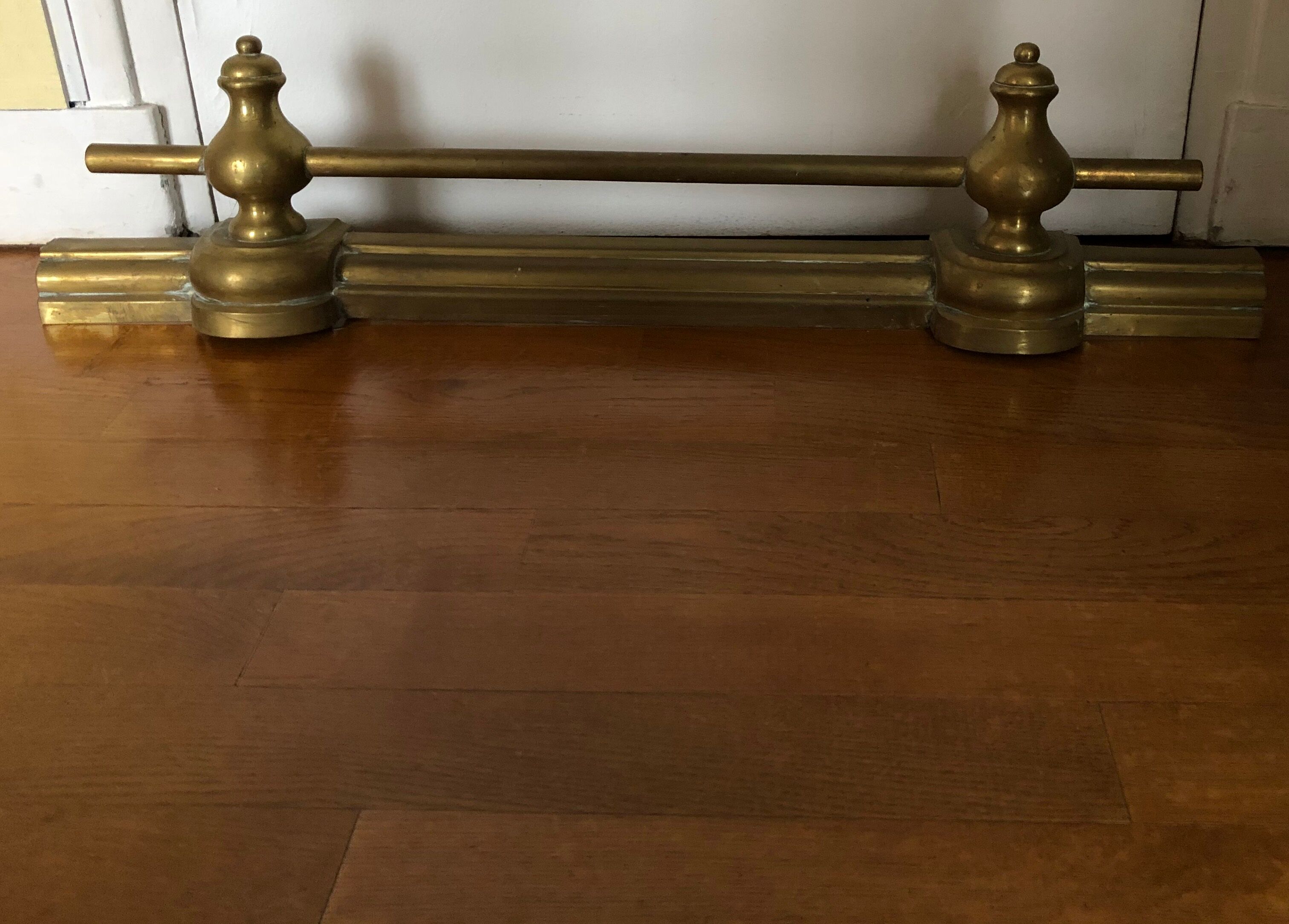 Fireplace bar for fireplace