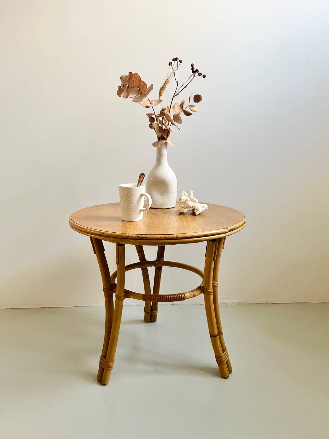Tripod coffee table made of bamboo / rattan, 1960s - 70s