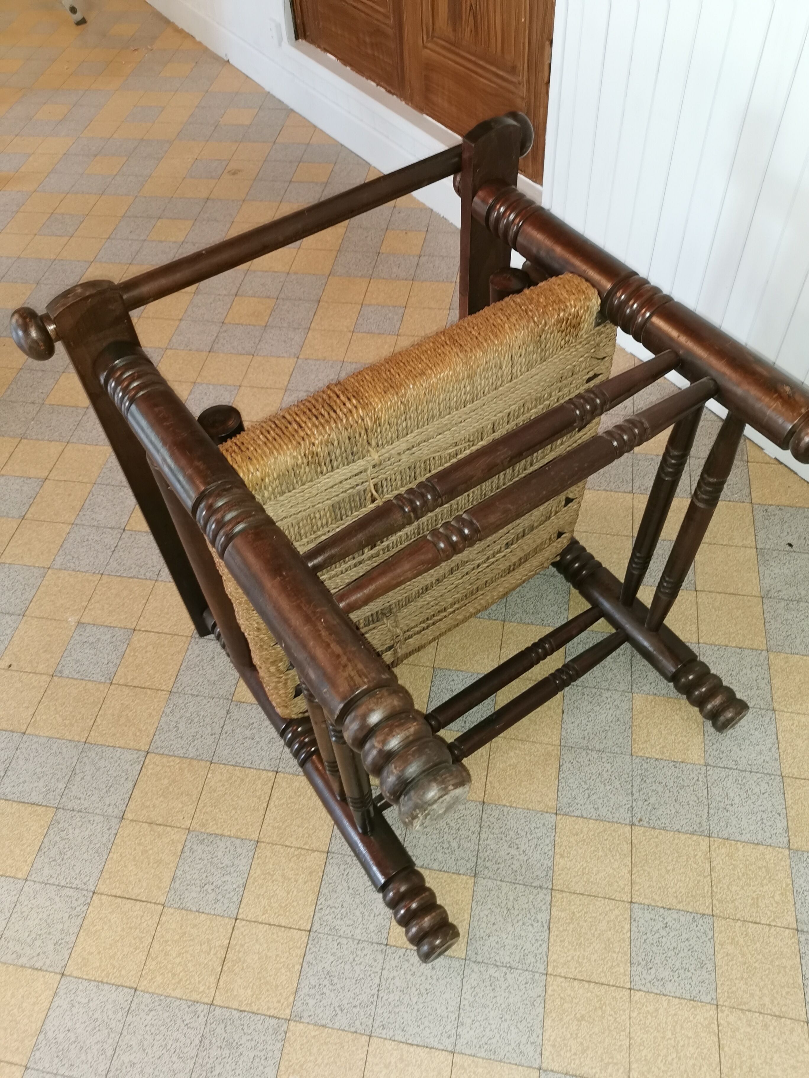Lounge chair rope and wood