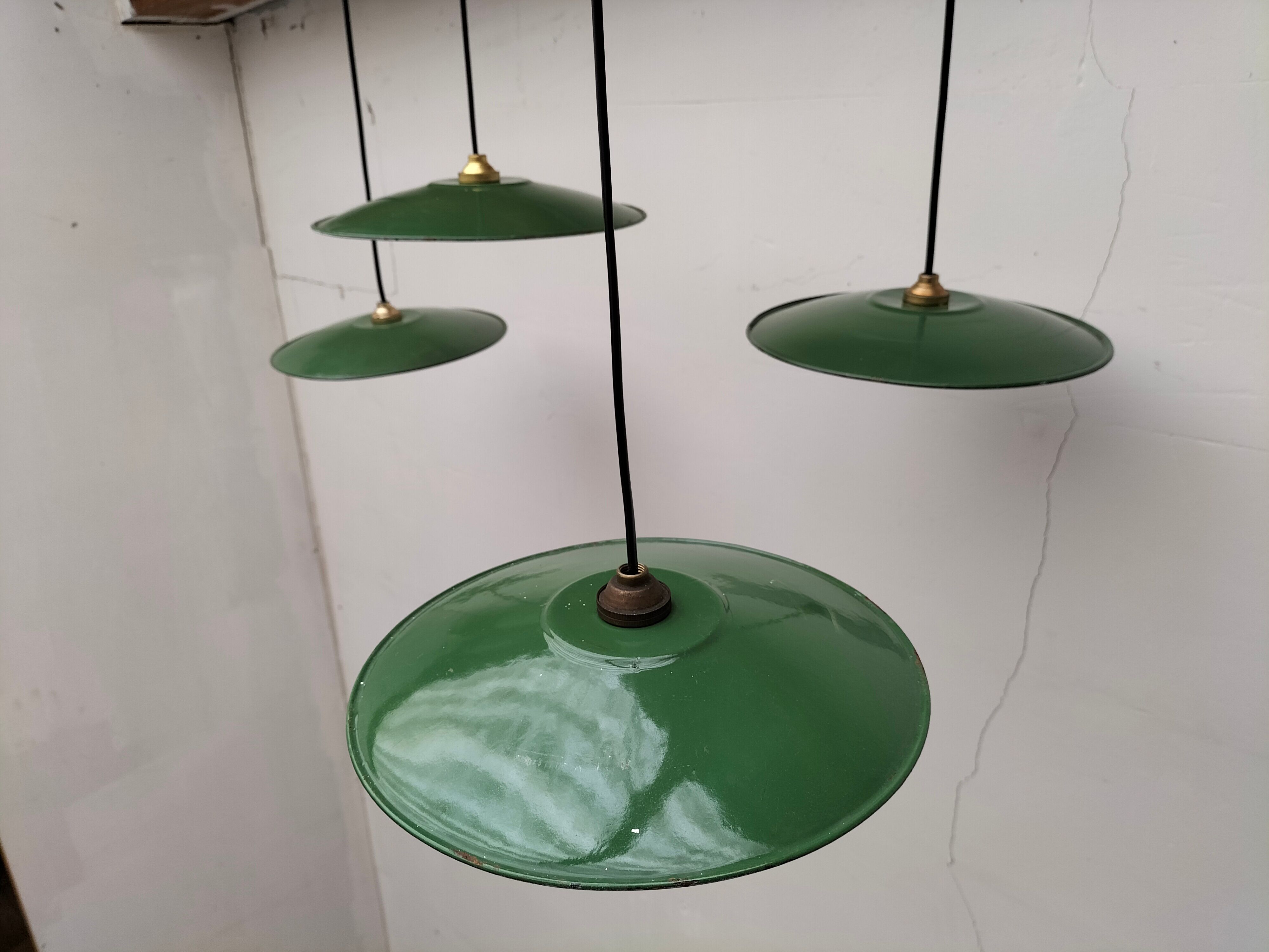 Lot de 4 lampes en tôle émaillée