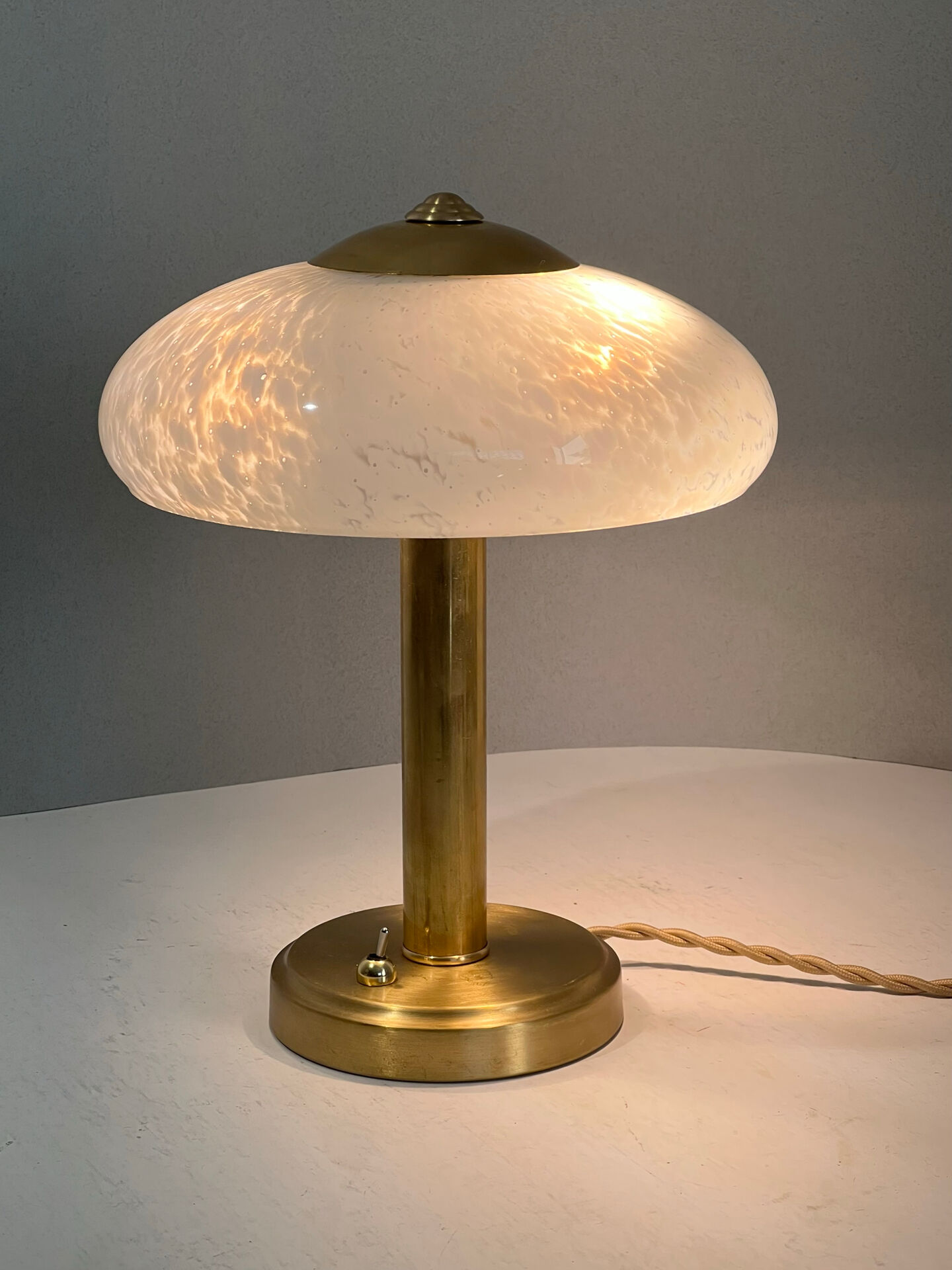 Paire de lampes à poser art déco verres de Clichy  & Laiton