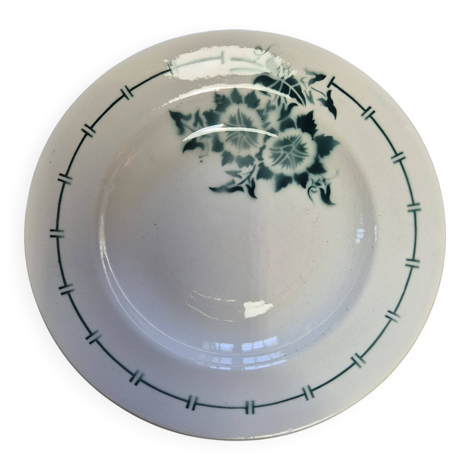 5 deep plates with green edges