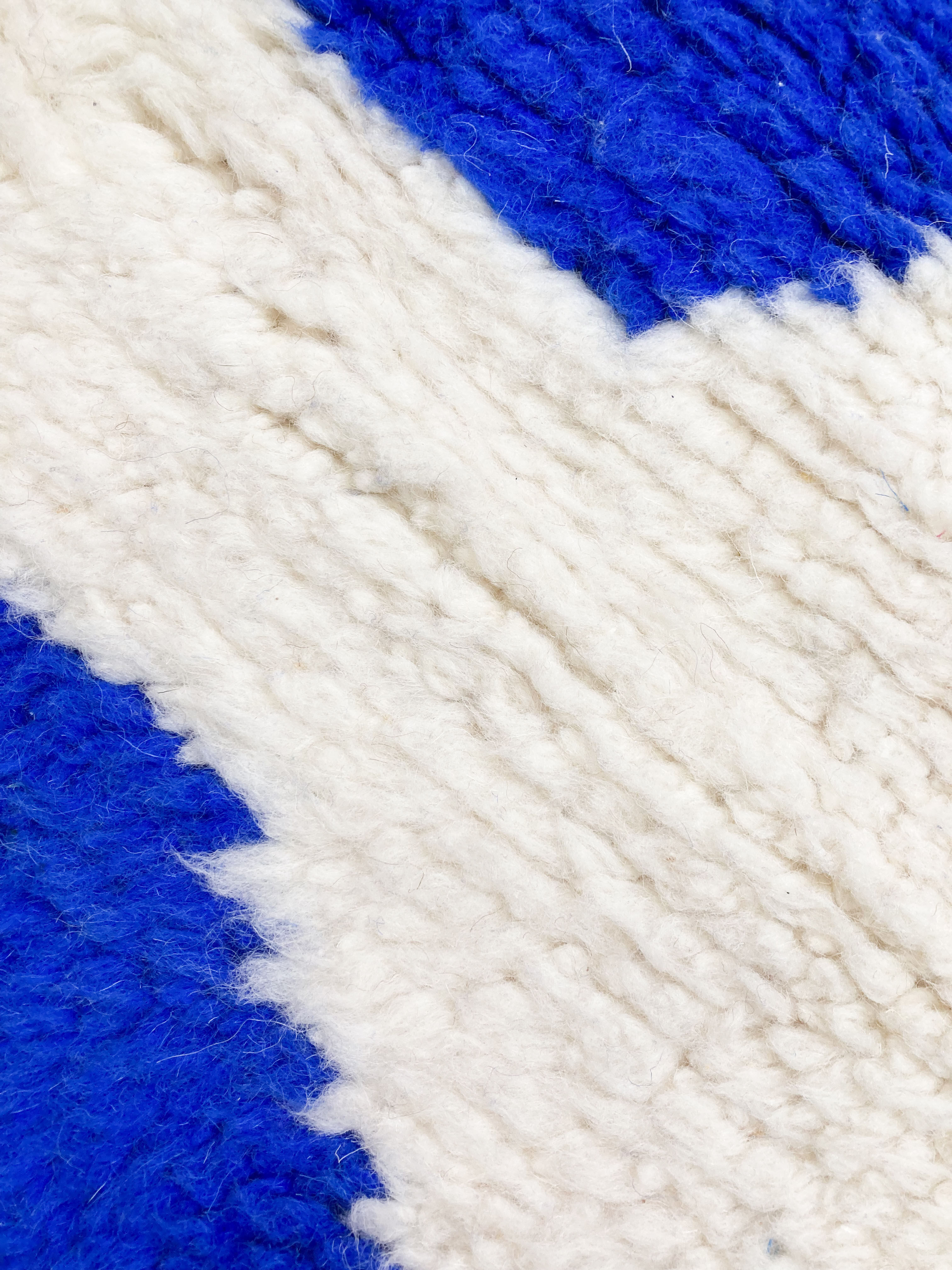 Moroccan Berber carpet beni ouarain contemporary with majorelle blue patterns