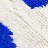 Moroccan Berber carpet beni ouarain contemporary with majorelle blue patterns