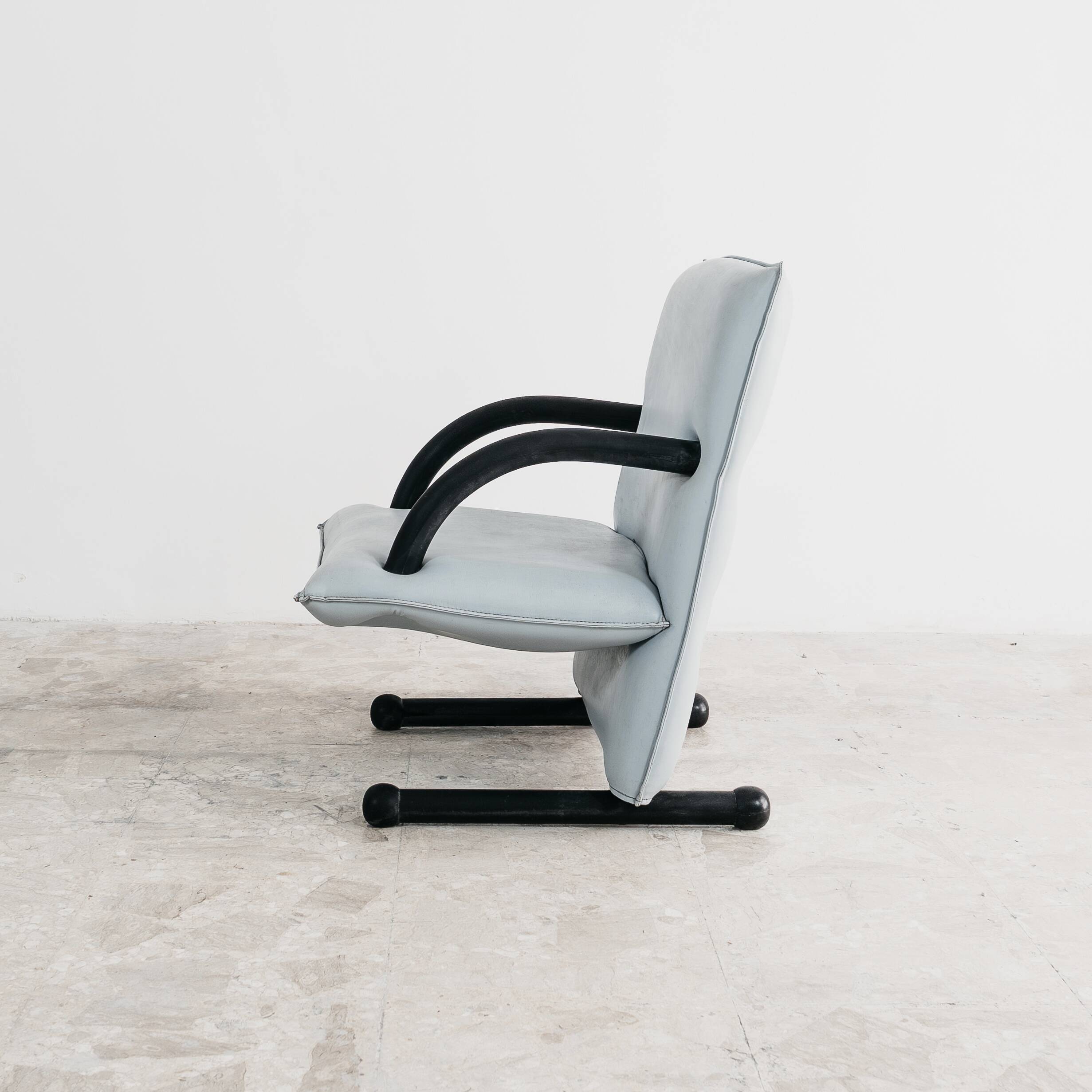poltrona arflex modello T-line design burkhard vogtherr anni 80 vintag