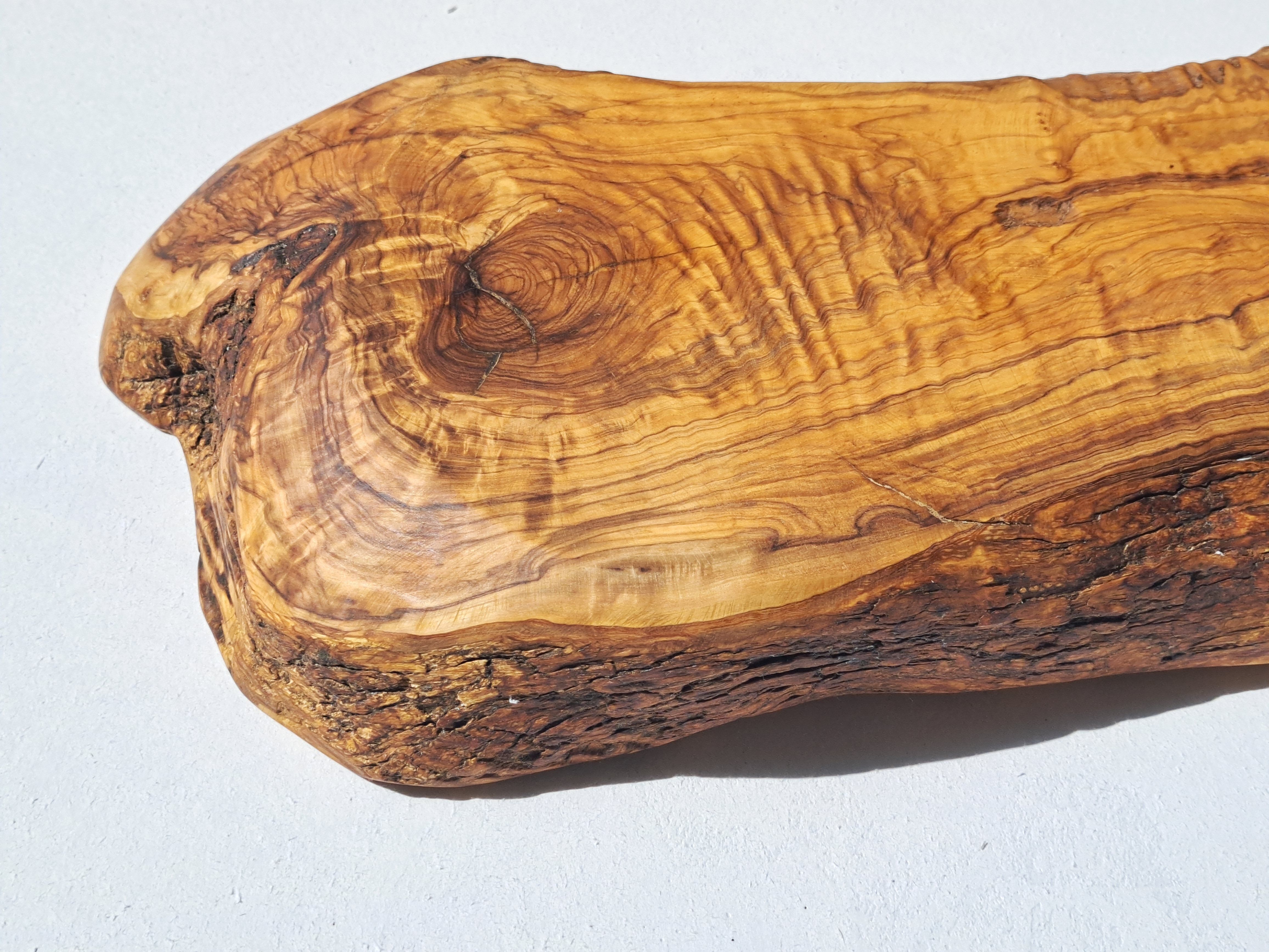 Brutalist dish in olive wood 1970