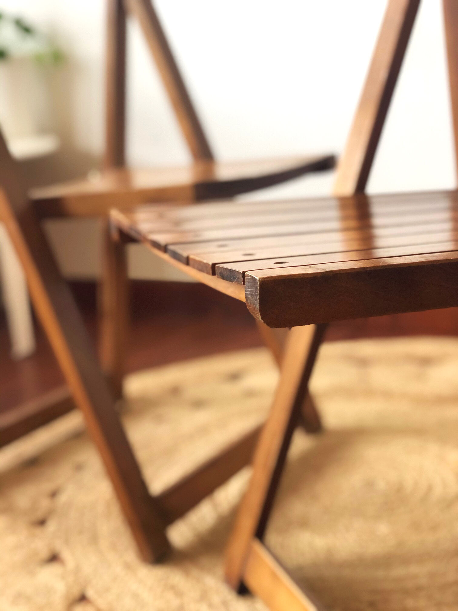 Lot of 2 folding chairs