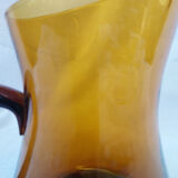 Carafe en verre soufflé ambré
