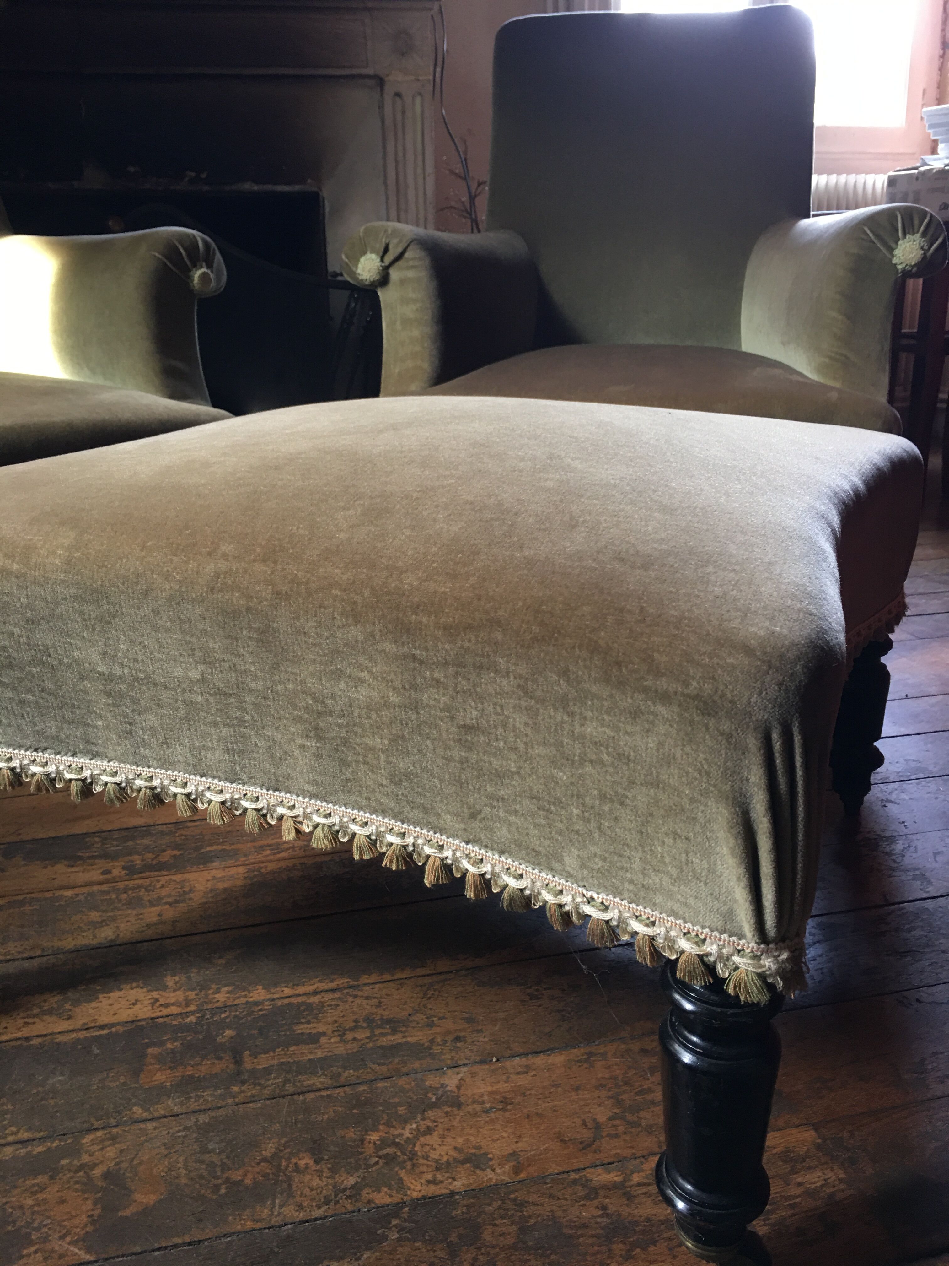 Napoleon III in velvet footrest
