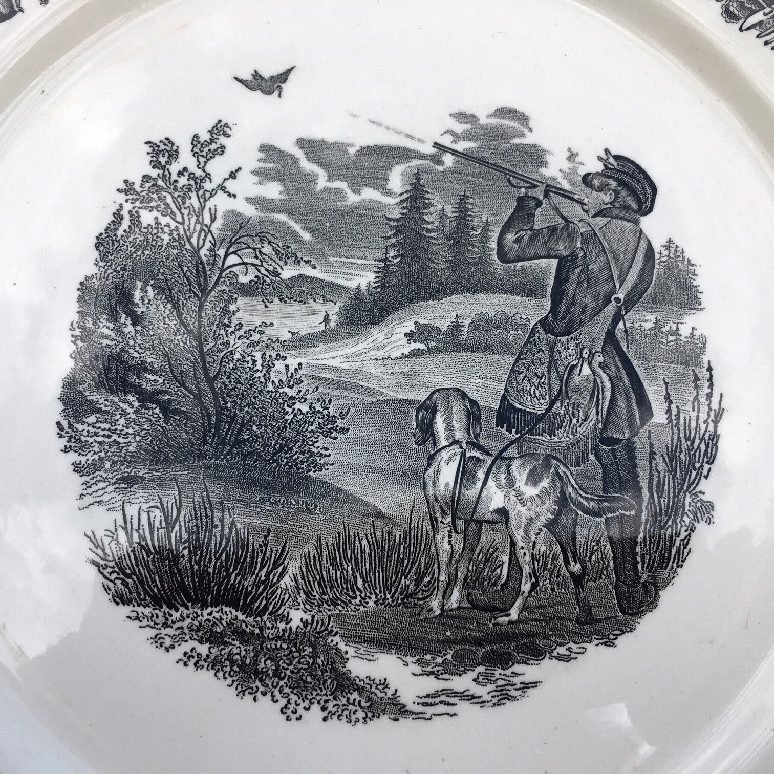 Service of 4 hollow plates Villeroy & Boch, Artemis collection theme "Hunting"