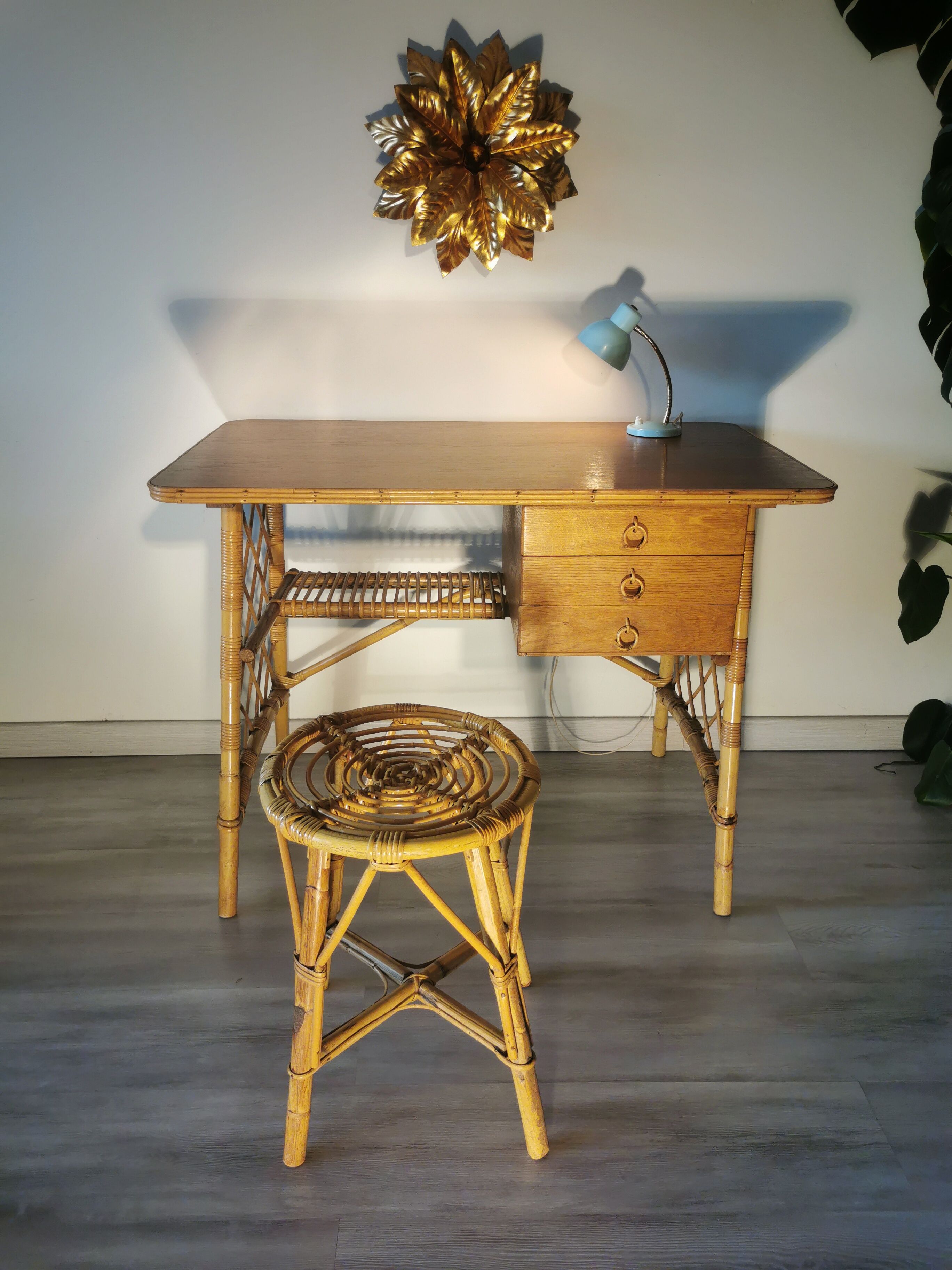 Louis Sognot desk and his stool, in rattan, 1960