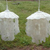 Duo of hanging lamps in mother-of-pearl tassels