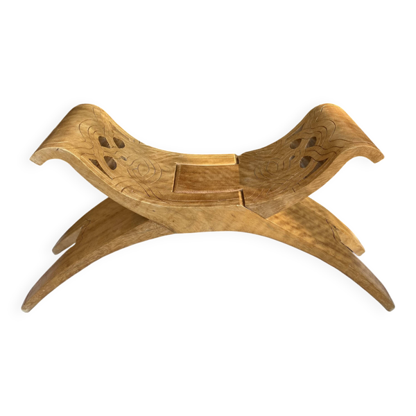 Tabouret pliant sculpté, artisanat Saramaca (Guyane) — Beyit