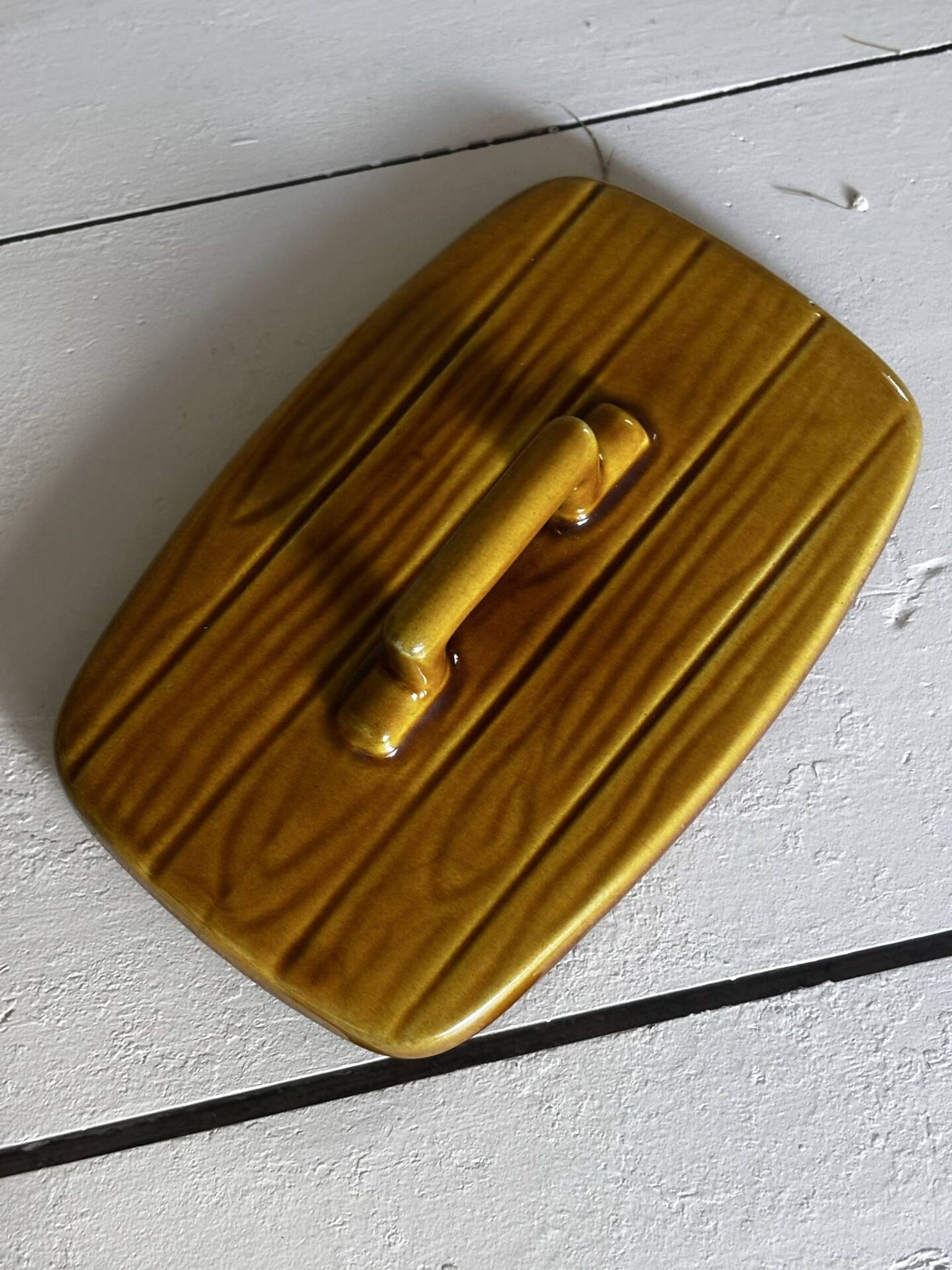 Vintage Portuguese faience butter dish with wood effect, Secla.