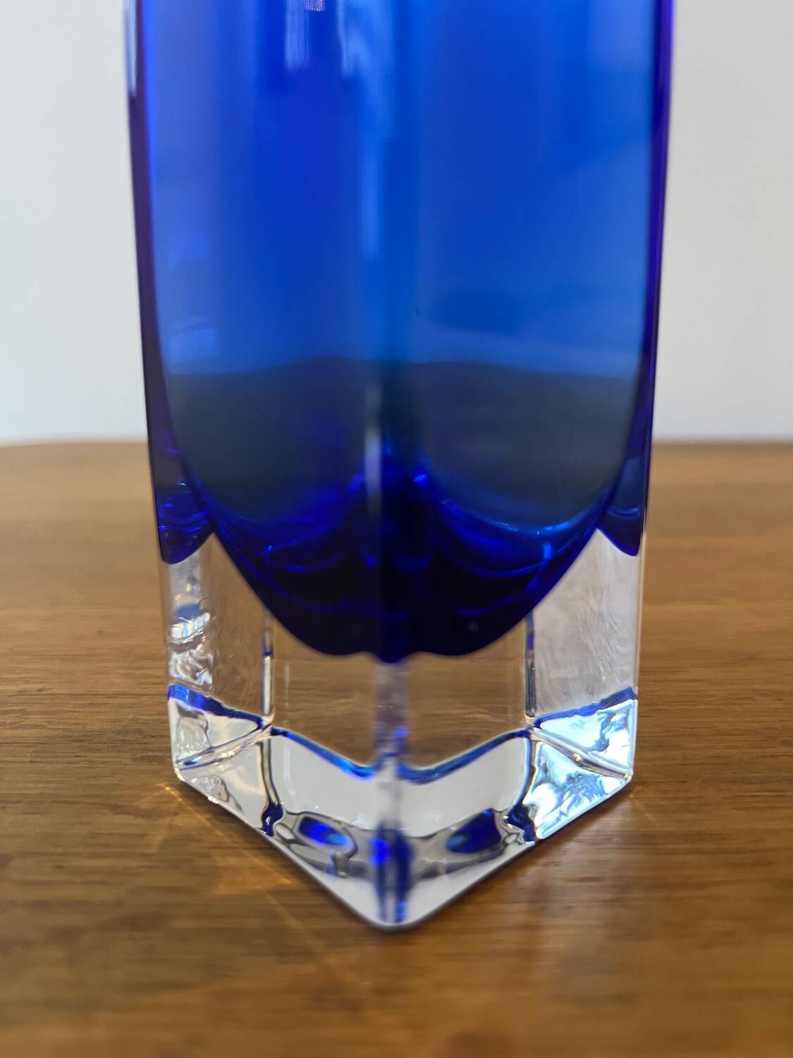 Vase soliflore vintage en cristal bleu, Italie