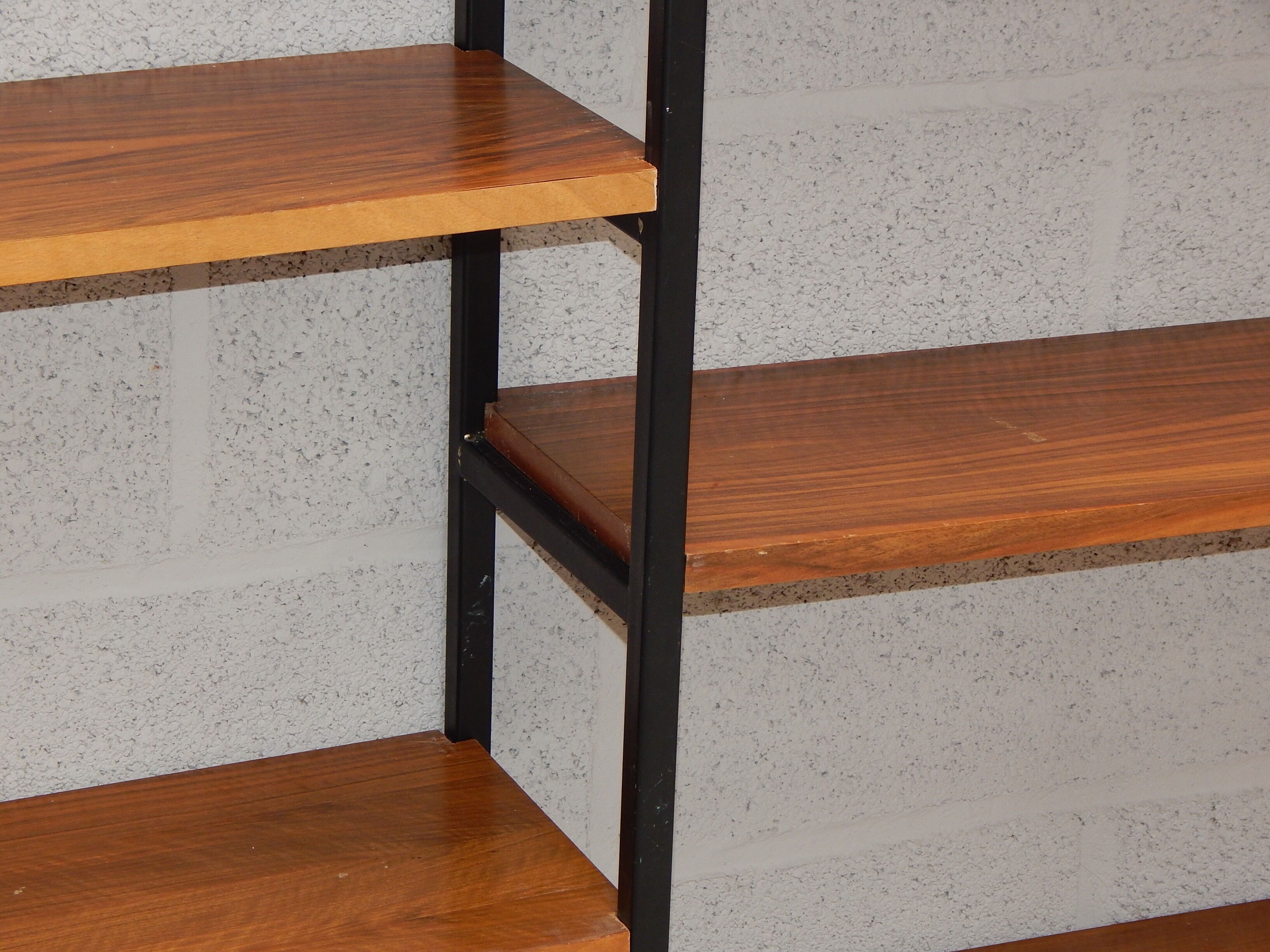 Étagère vintage scandinave