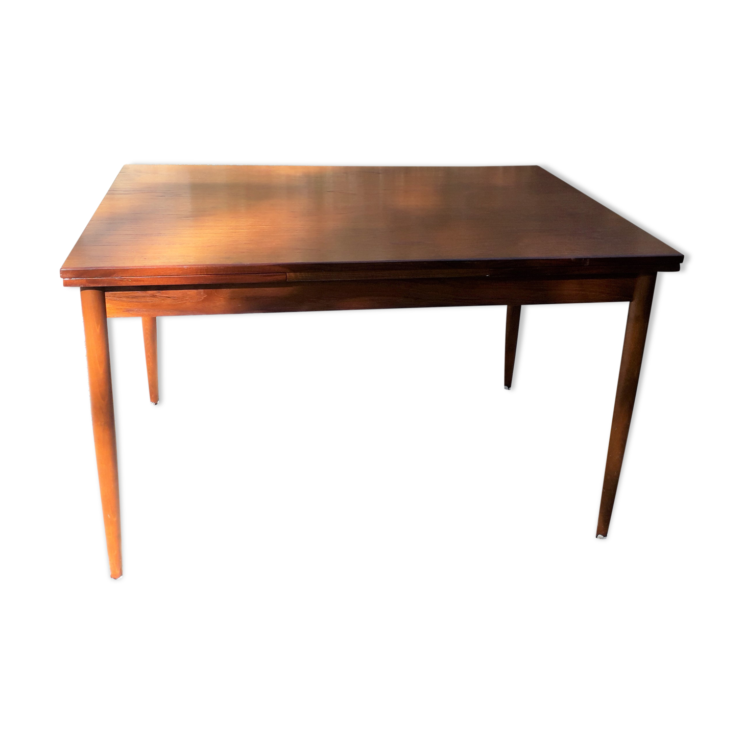 Extendable teak table