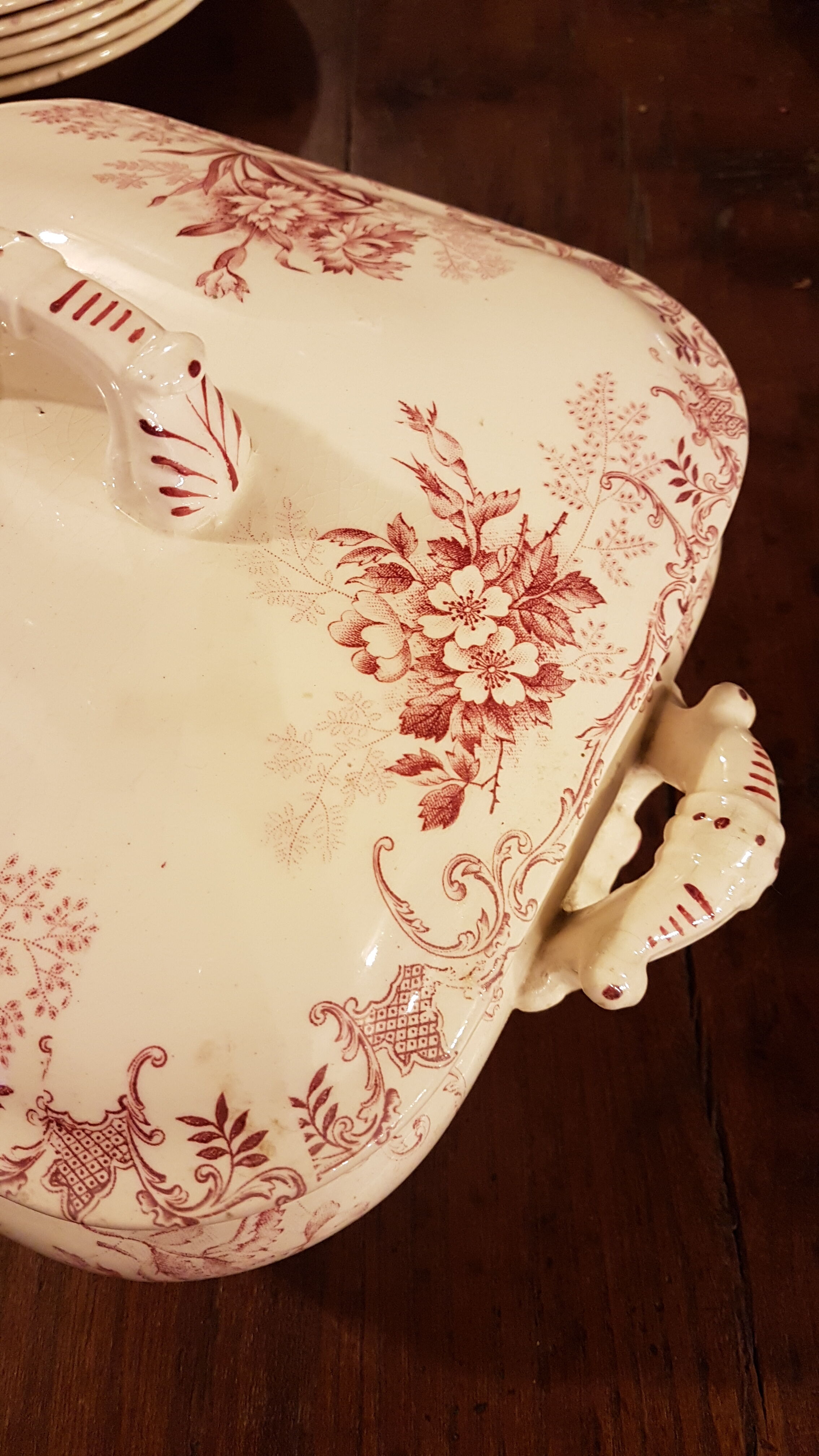 Soupière légumier en faïence à décor de fleur Choisy