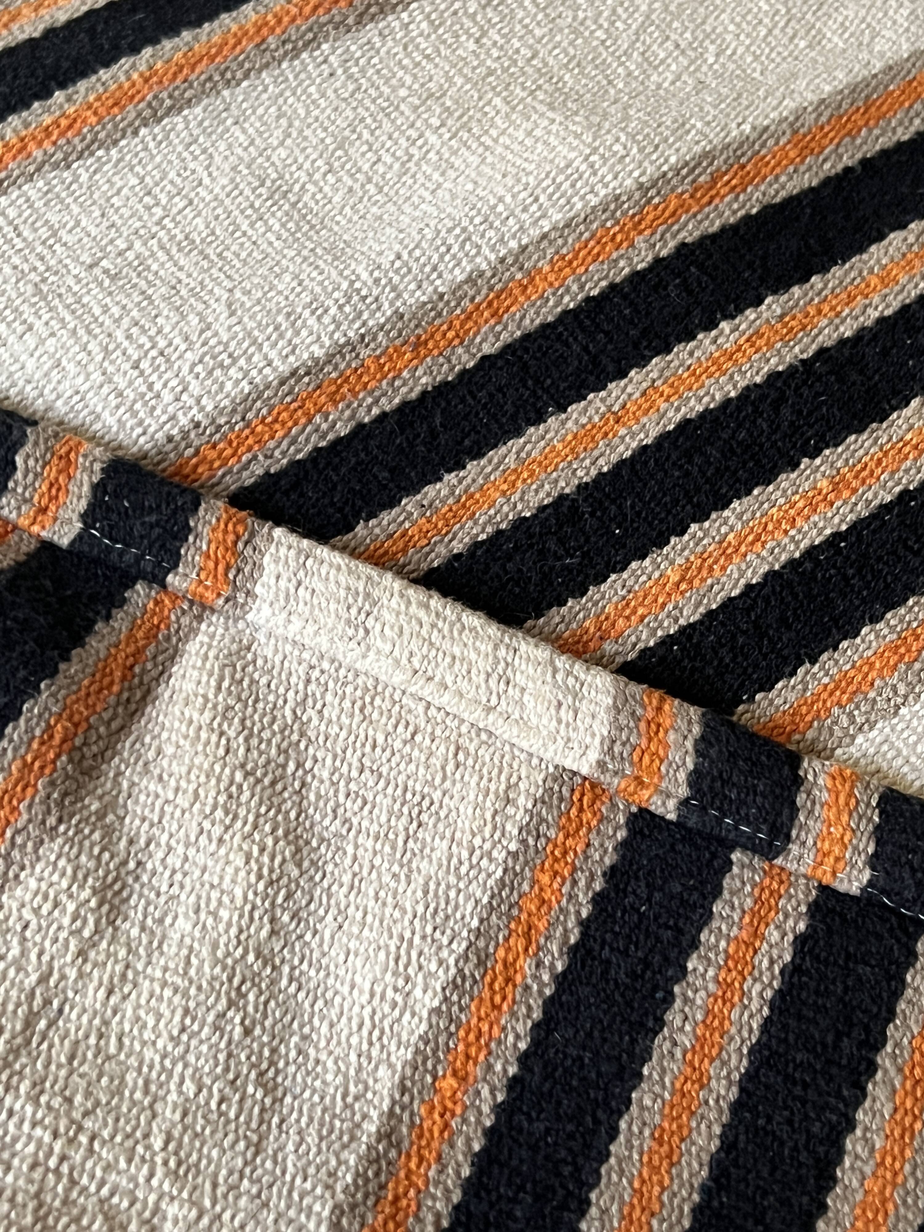 Tapis Killim 100% coton rayé beige / noir / orange