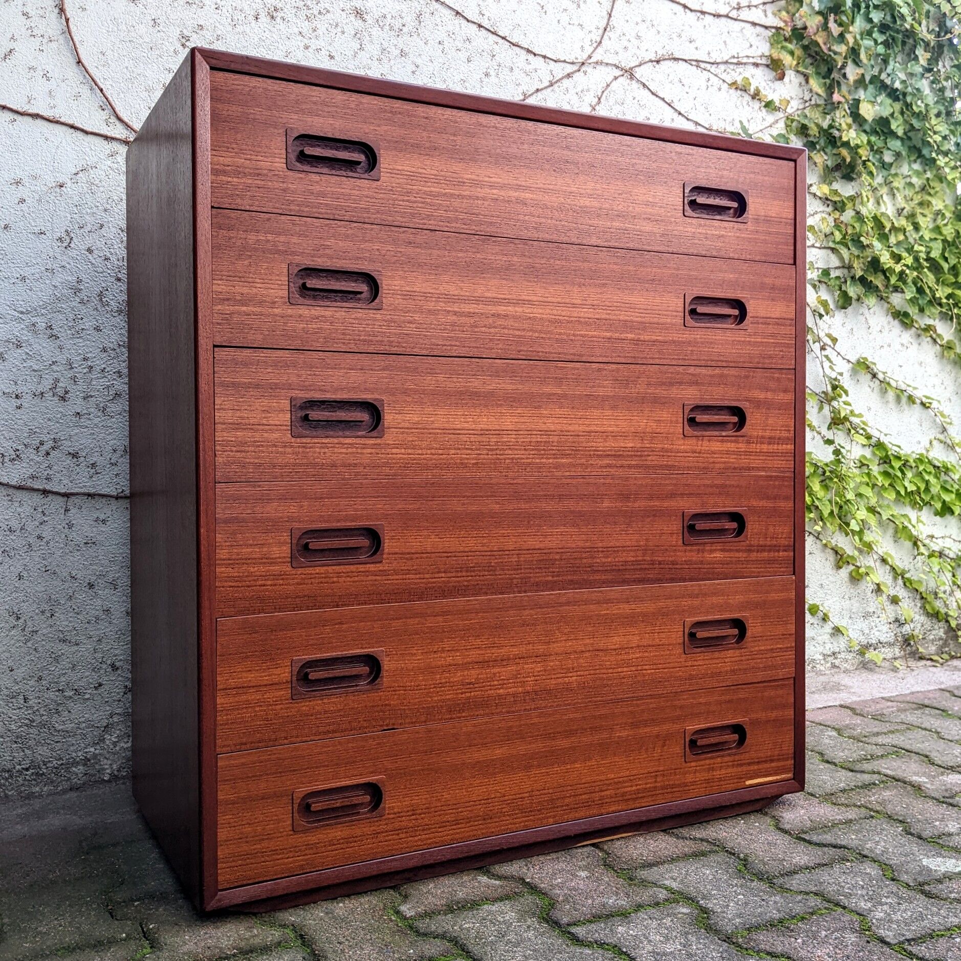 Danish teak chest of drawers by Dyrlund, 1960