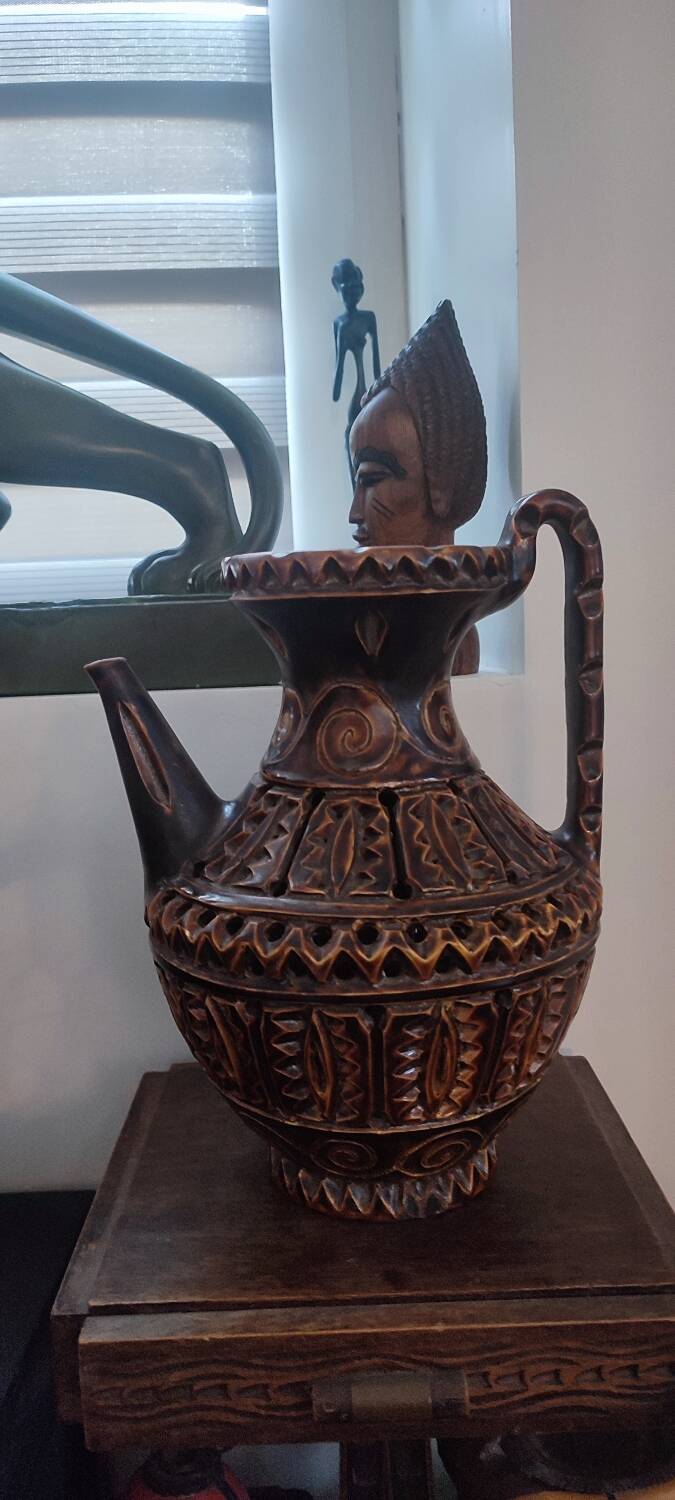 Bessone incised ceramics in Vallauris