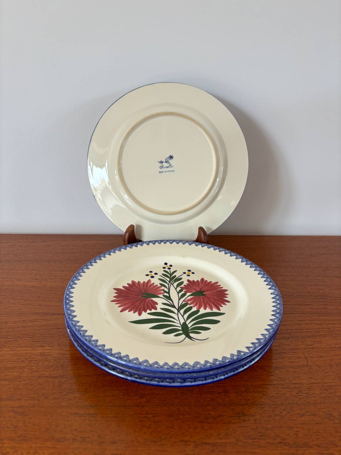 set of 4 floral dinner plates, pink and blue, made in France, 1950