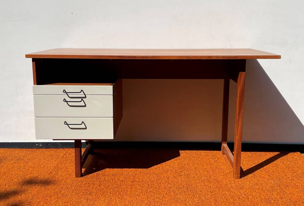 Pastoe desk. vintage 70s