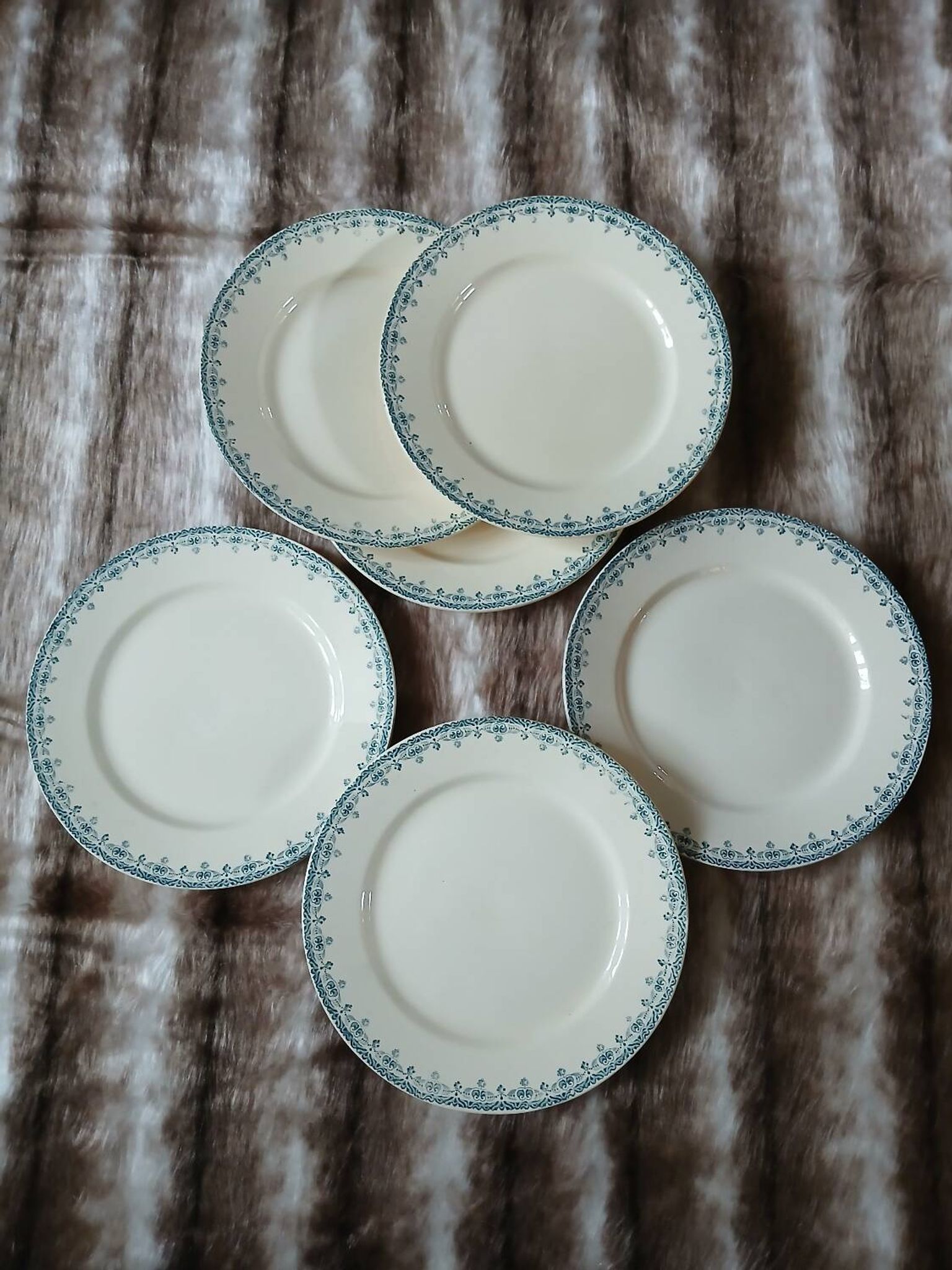 6 assiettes plates anciennes en Terre de fer Hb& Cie