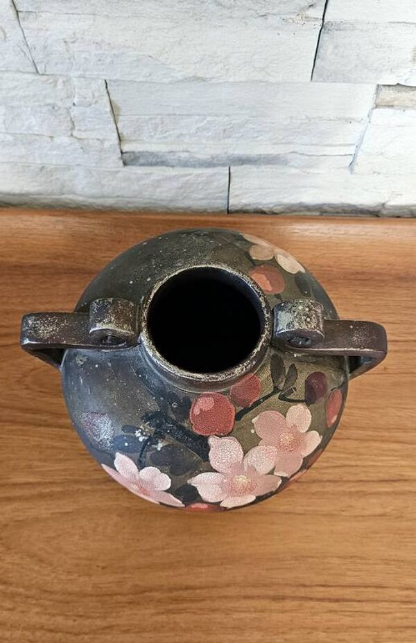 Vase signé Louis Giraud, Vallauris, décor floral peint à la main