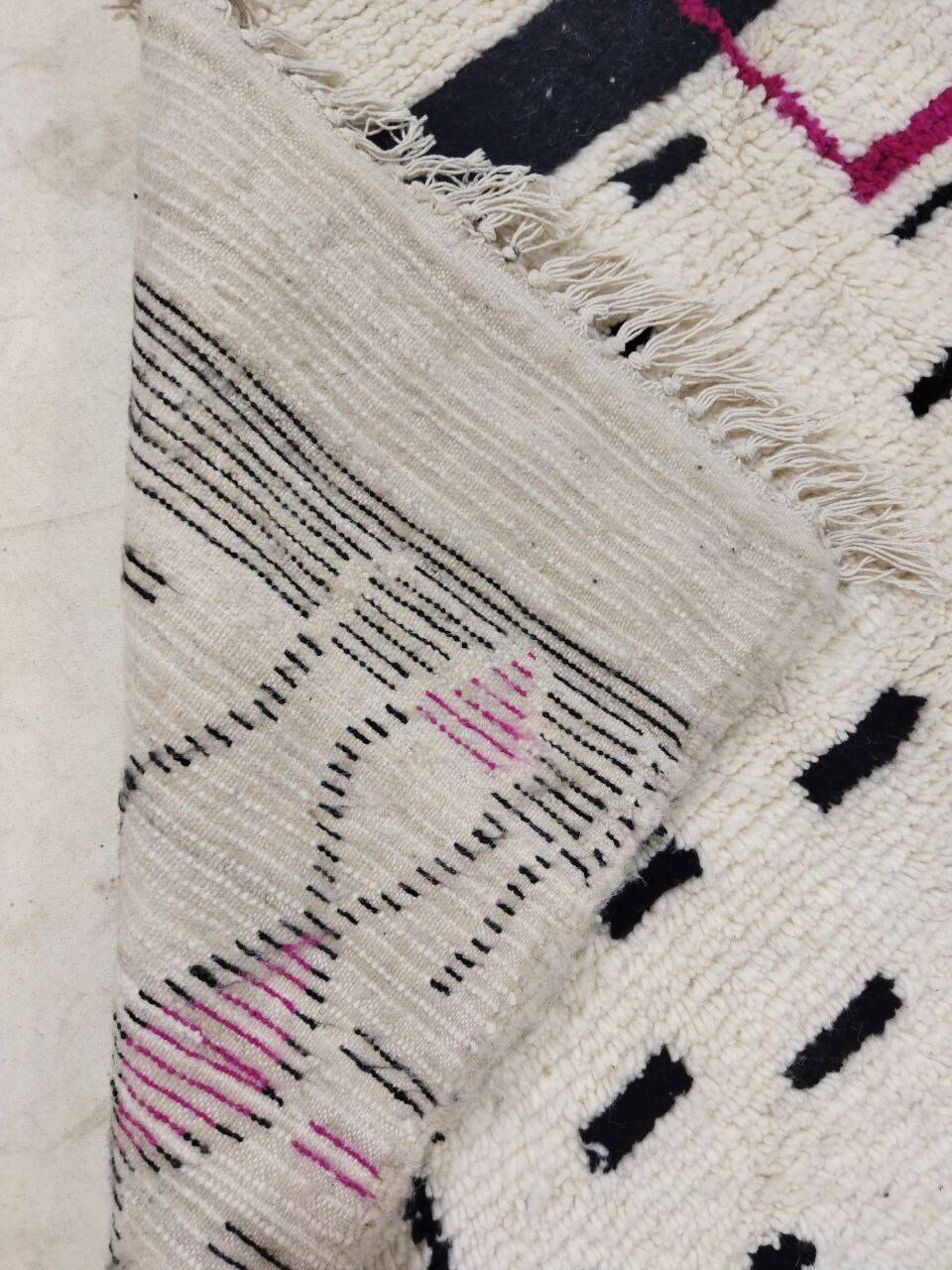 Handmade Moroccan Berber rug 284 x 176 CM