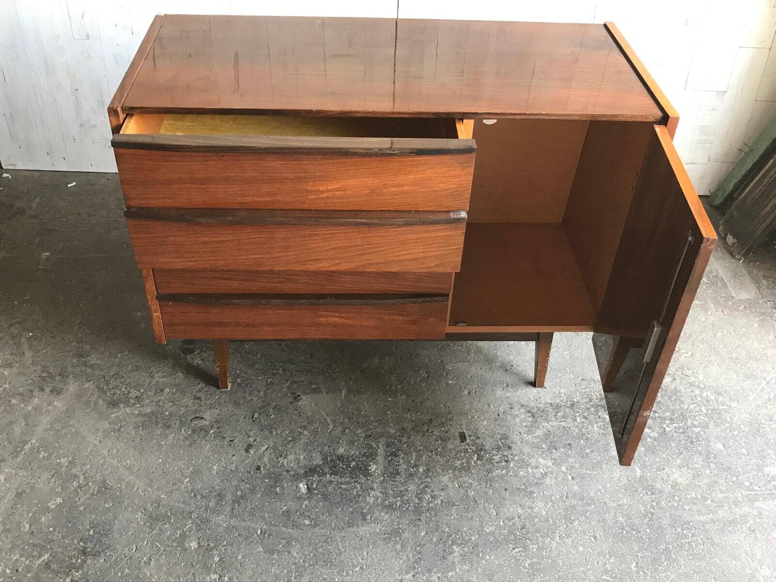 Vintage 1960s enfilade from Prague in brown wood, with 4 drawers and 1 door, Mid-Century style.