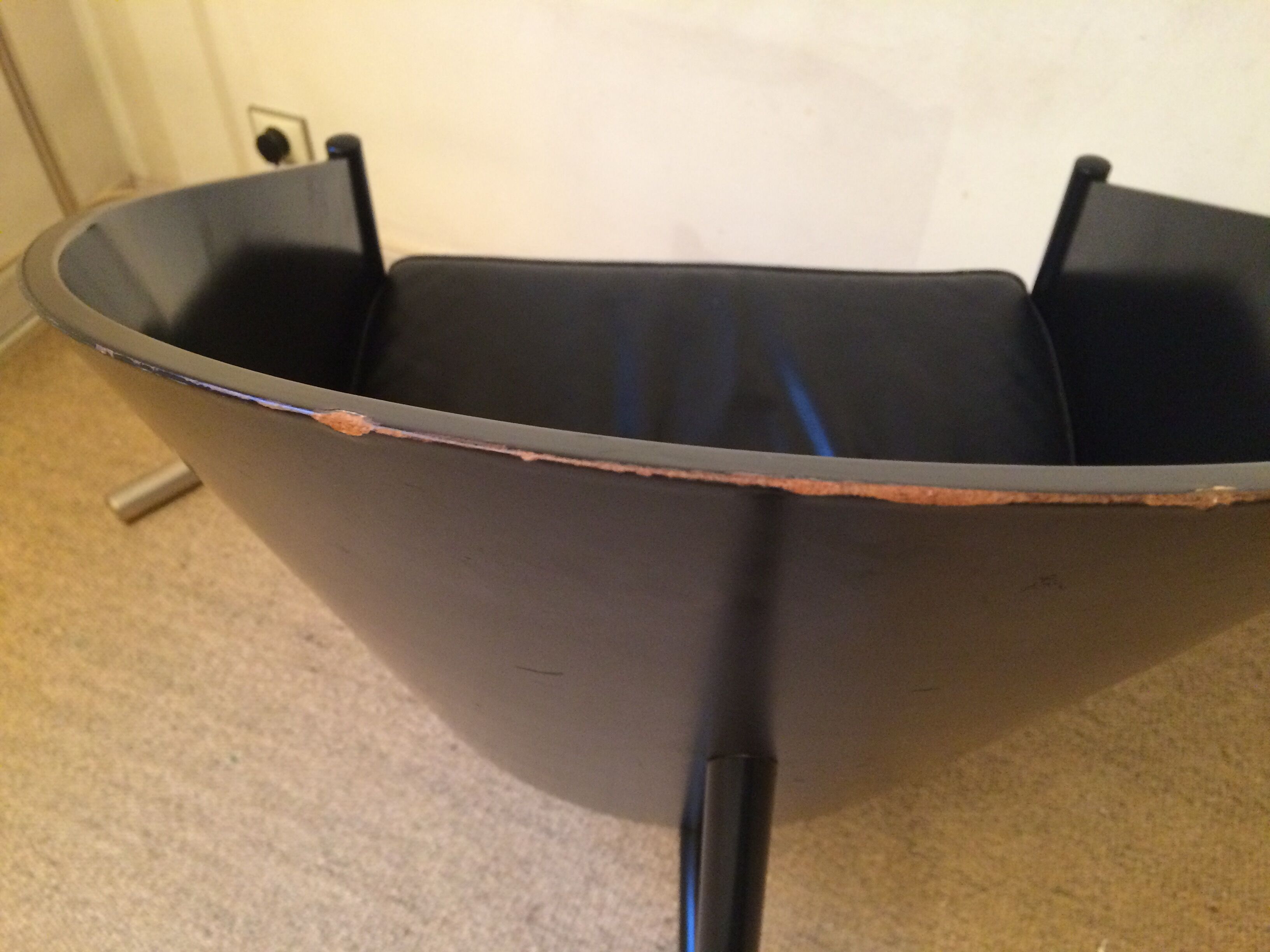 Fauteuil Pratfall design Philippe Starck édité par Driade en 1984