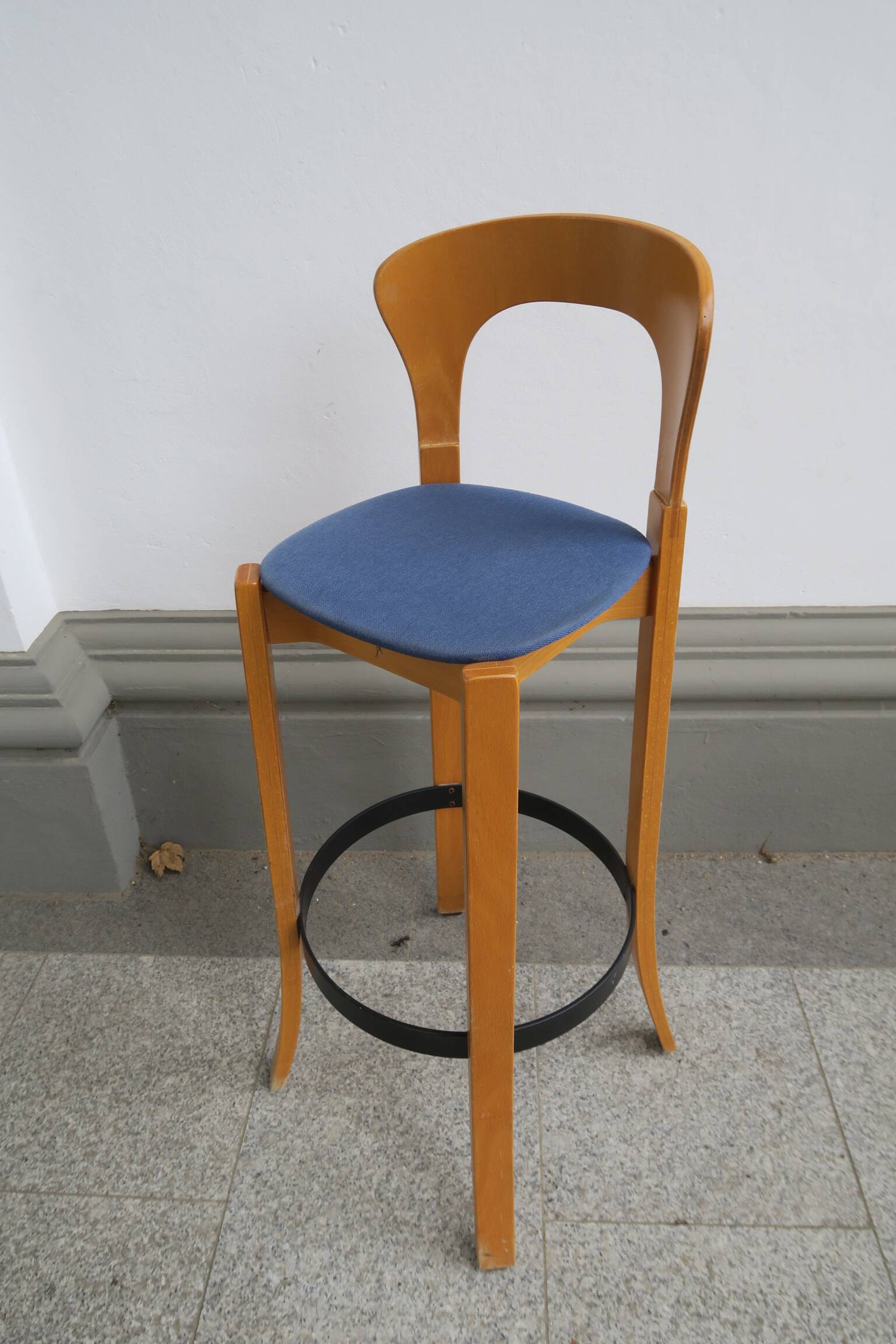 4 tabourets de bar dans le style de Bruno Rey ou Alvar Aalto