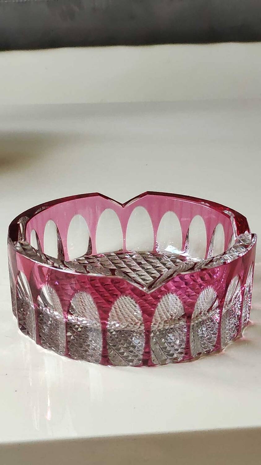 Large Val St-Lambert Ashtray/Vacuum Bin. Cranberry. Oval/Cross-hatched Patterns. Diam 15.5 cm