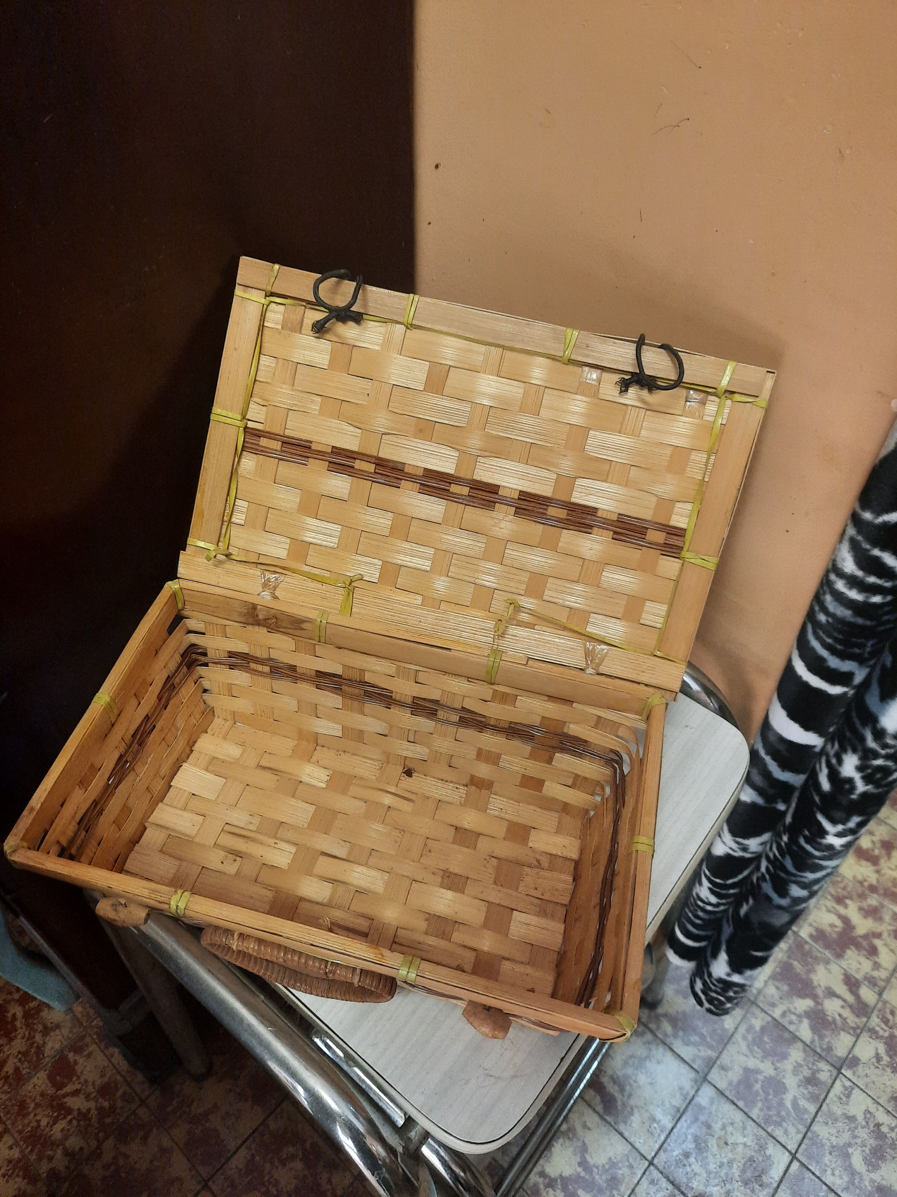 Lot of vintage baskets