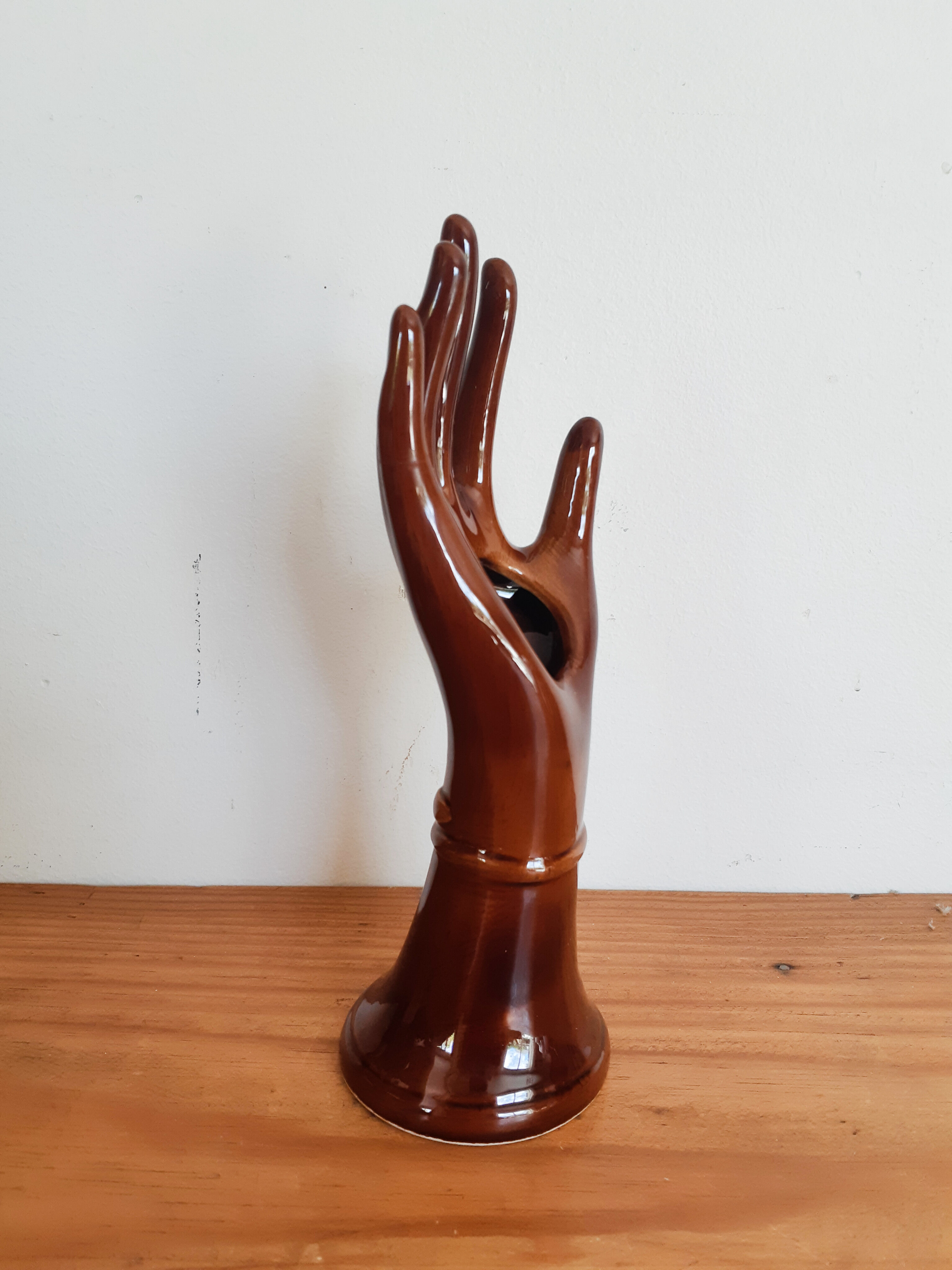 Hand wears brown jewelry , ring, soliflore , vintage French , 50s