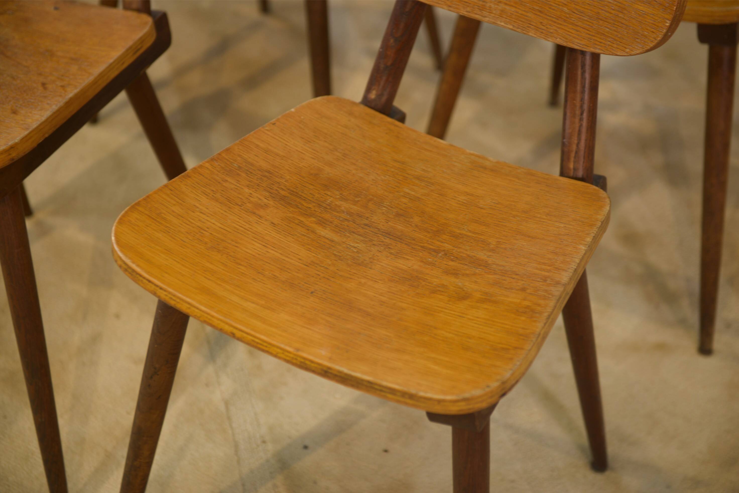 Set of 8 oak chairs from the 1960s.