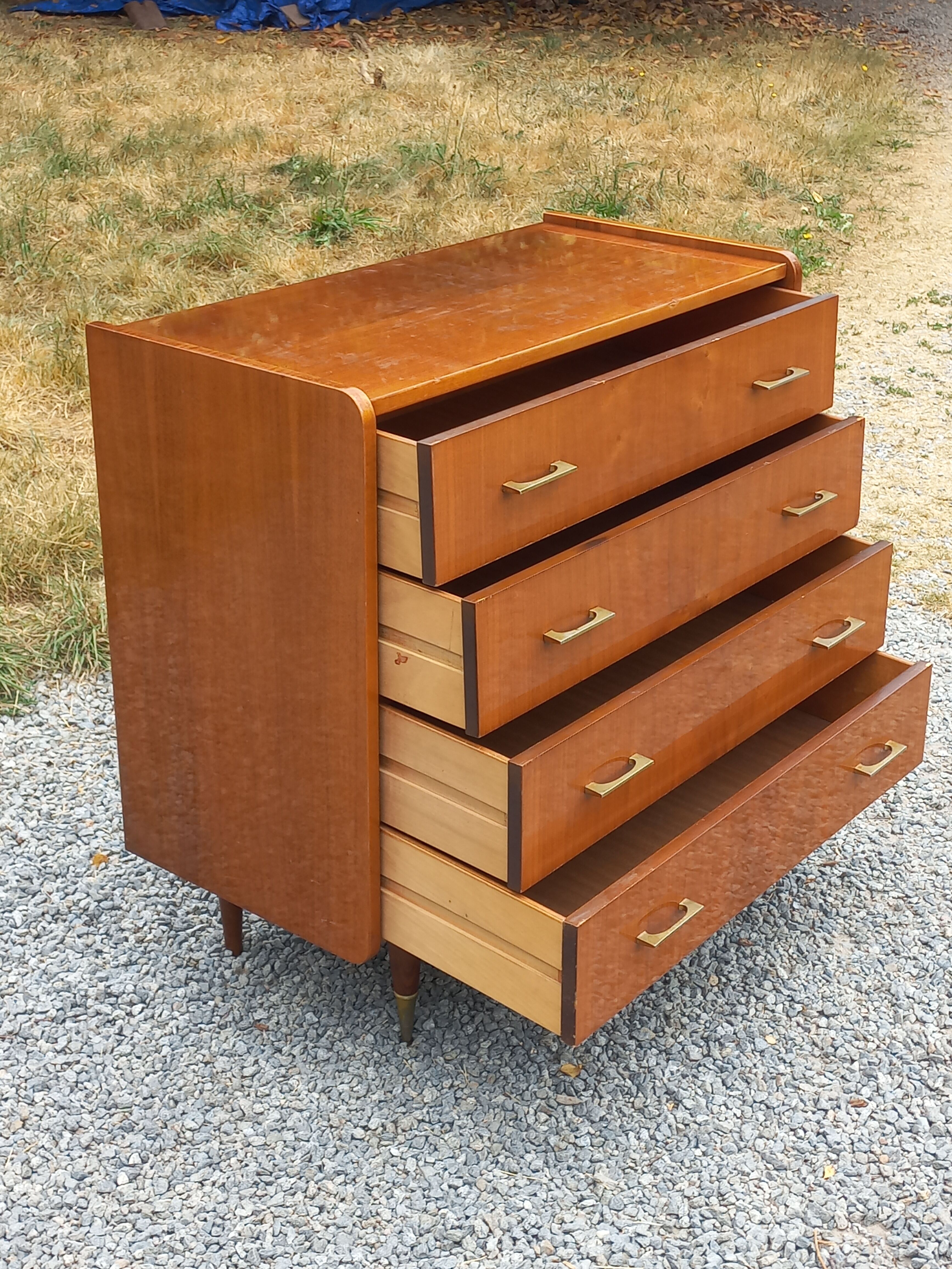 Vintage walnut varnished chest of drawers with 4 drawers from the 1960s.