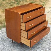 Vintage walnut varnished chest of drawers with 4 drawers from the 1960s.