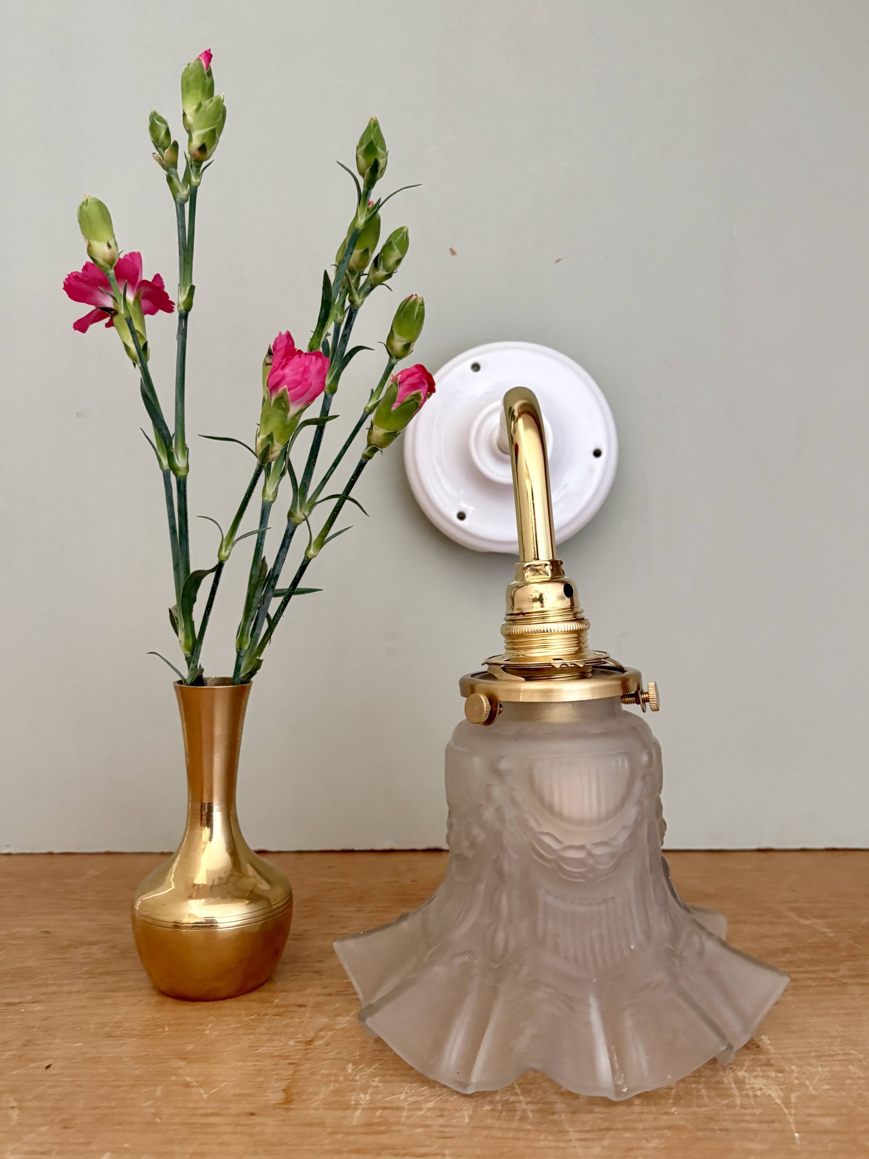 Vintage tulip gold elbow wall lamp in frosted glass
