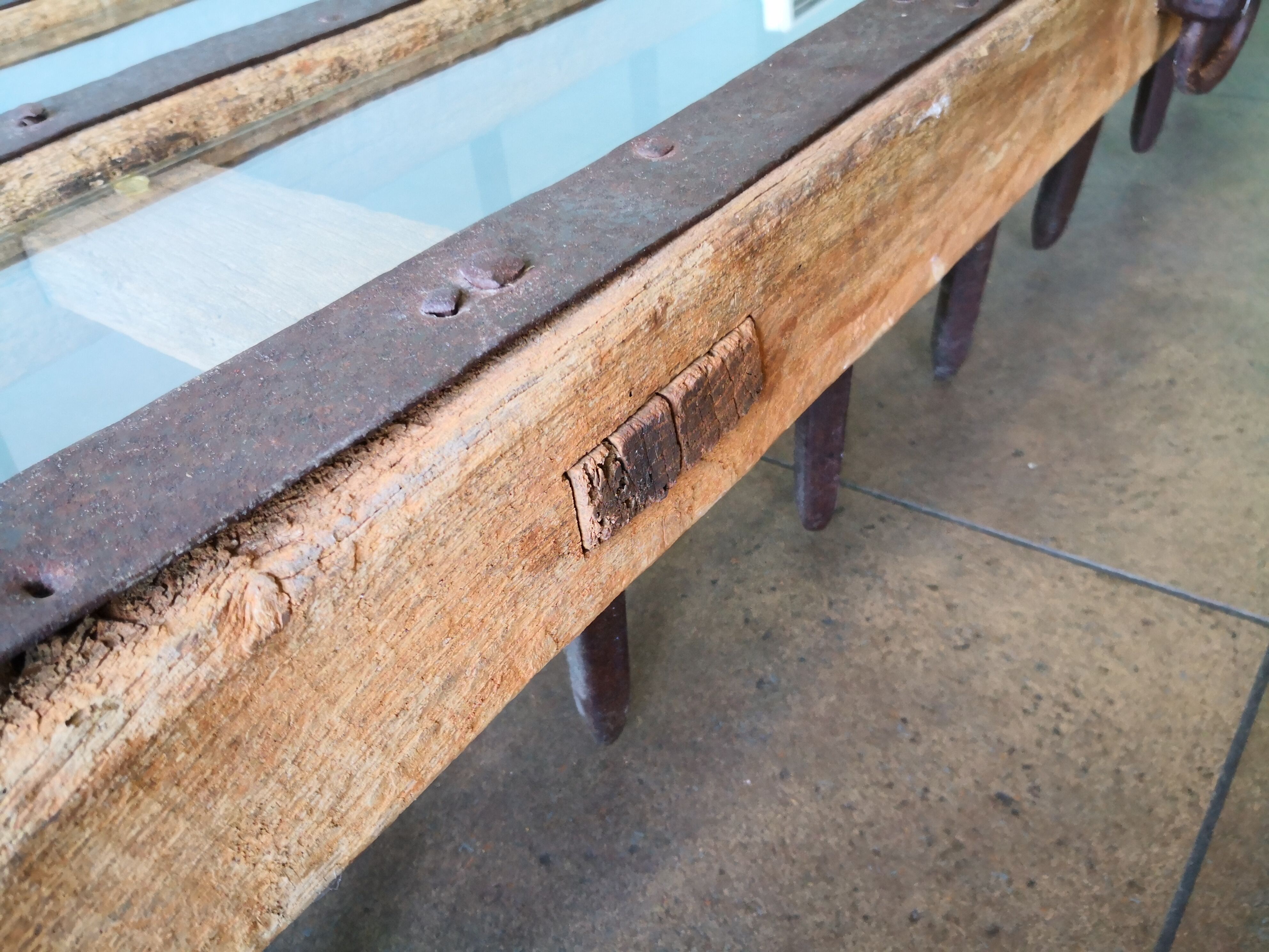 Table basse, herse agricole